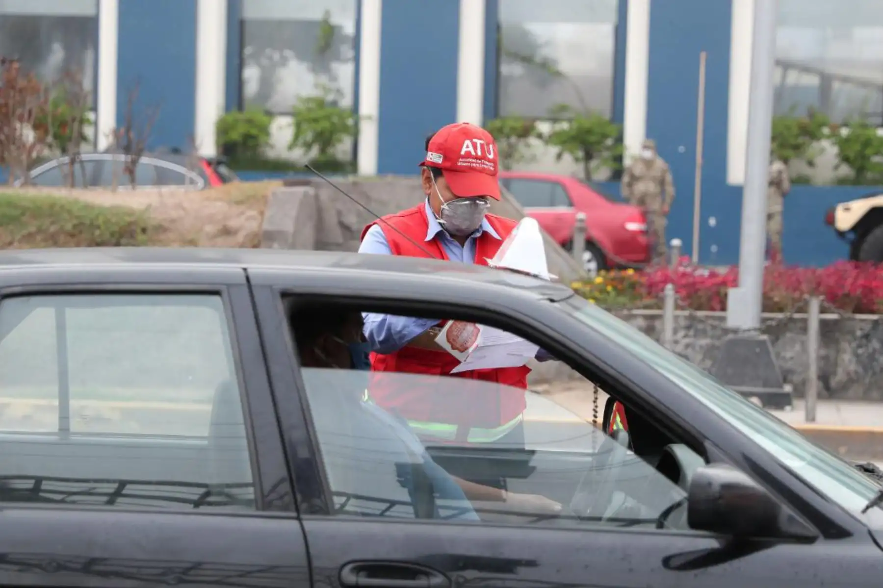 Presidenta Ejecutiva de ATU,María Jara verifica el cumplimento del protocolo sanitario en el transporte público en el cruce de las avenidas Venezuela y Elmer Faucett, en el Callao. 
Foto: ATU
