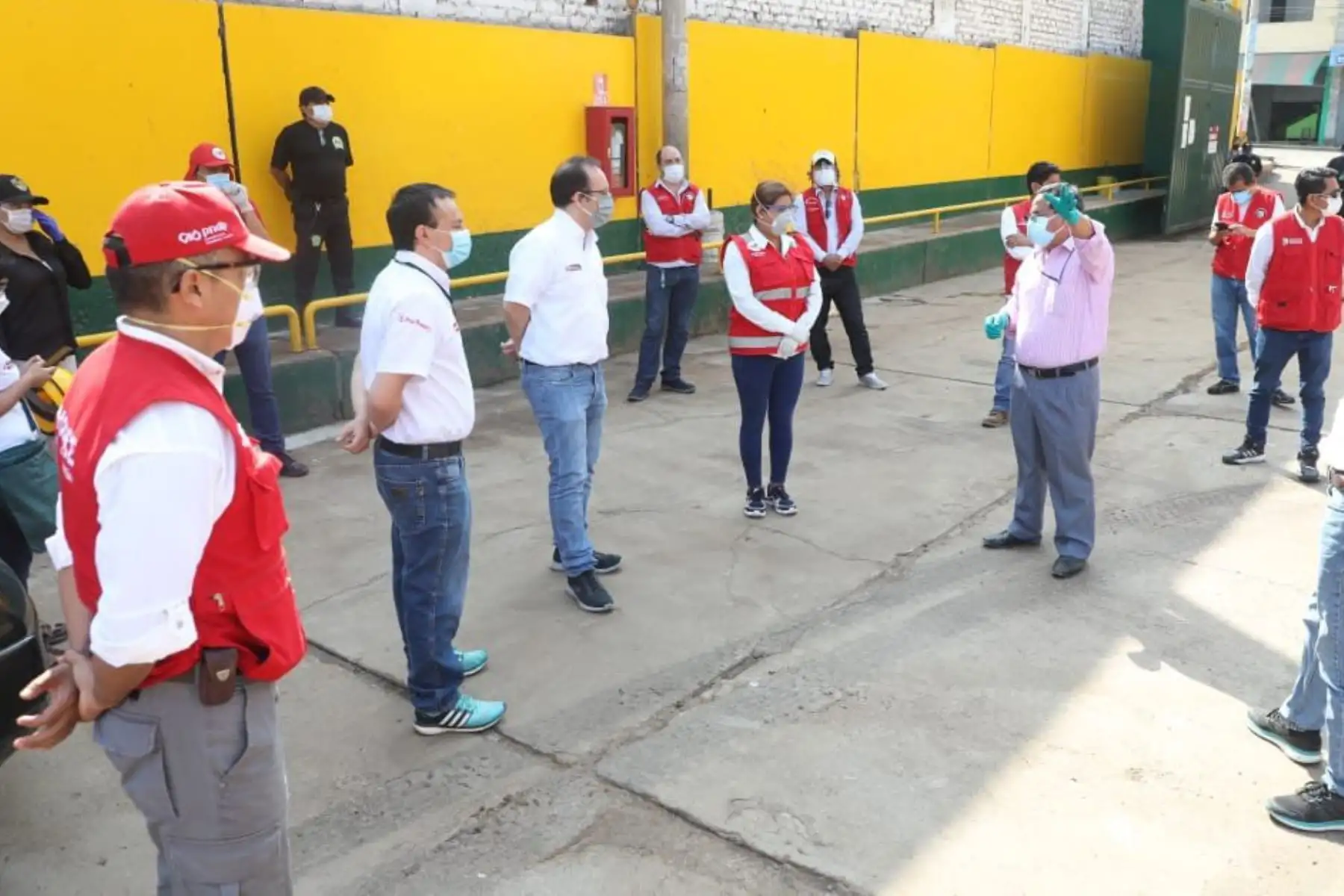 Ministerio de la Producción inspecciona
el mercado Ciudad de Dios de SJM para para garantizar reapertura en  forma segura", en el marco del programa "Te cuido Perú ".
Foto:Produce