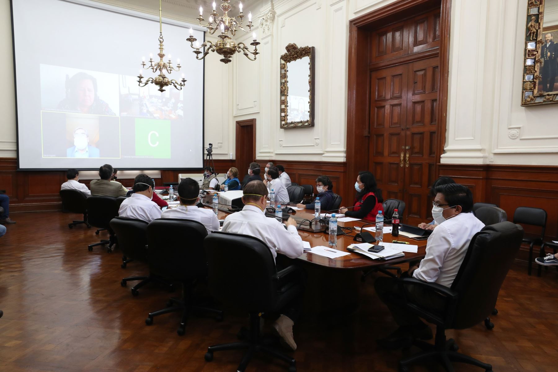 Presidente del Consejo de Ministros lidera reunión virtual con Comando Covid-19 de Loreto para fortalecer atención en salud.
