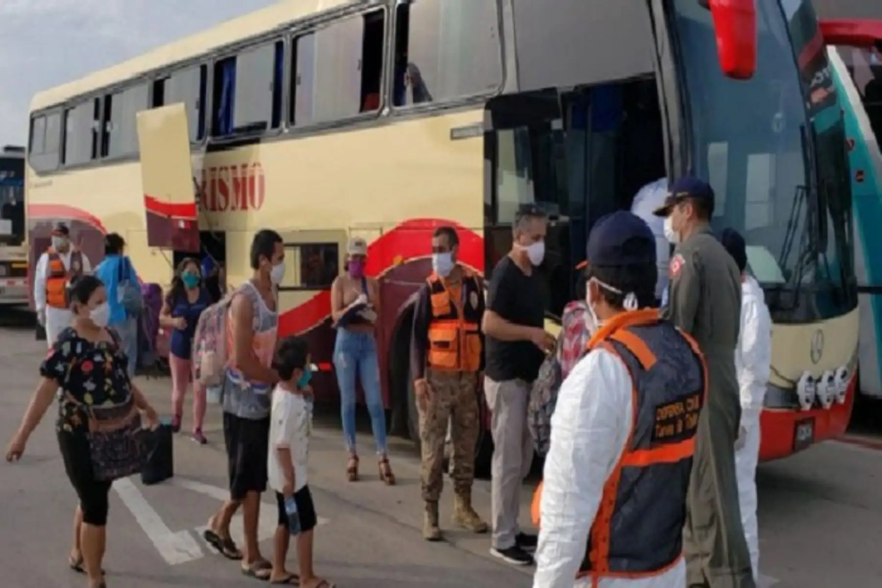 El regreso de los migrantes, vía terrestre,  fue posible en el marco de las acciones dispuestas por la Presidencia del Consejo de Ministros (PCM) ante el covid– 19, el Indeci, en coordinación con los gobiernos regionales movilizaron por vía terrestre.