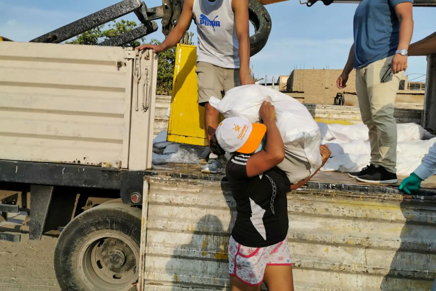 La Municipalidad de Lima hizo entrega de pollos a la población de San Juan de Lurigancho


Foto: Municipalidad de Lima