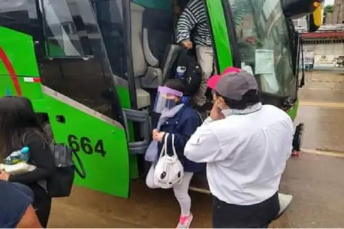 Funcionarios del Gobierno Regional de Madre de Dios acompañaron a los retornantes en el trayecto hasta  los hoteles, donde pasarán los 14 días de cuarentena y recibirán alimentación diaria.