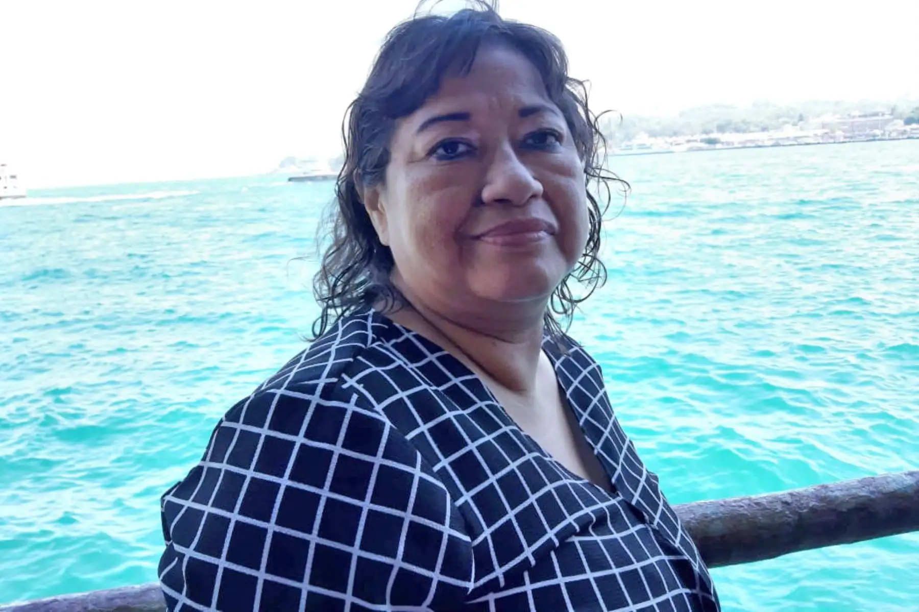Azucena Romaní en El Bósforo, estrecho que separa la parte europea de la asiática, uno de sus grandes sueños cumplidos.