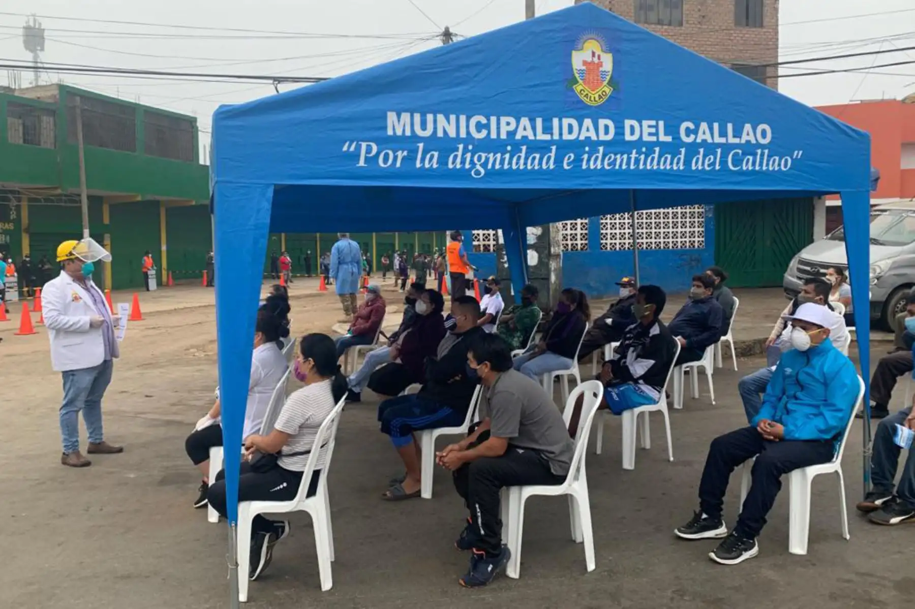 Municipalidad Provincial del Callao realizó el cierre temporal del centro de abasto para la desinfección y reordenamiento, tras dar positivo  53 comerciantes del Mercado Rojo en Gambetta Baja.
Foto: Municipalidad Provincial del Callao