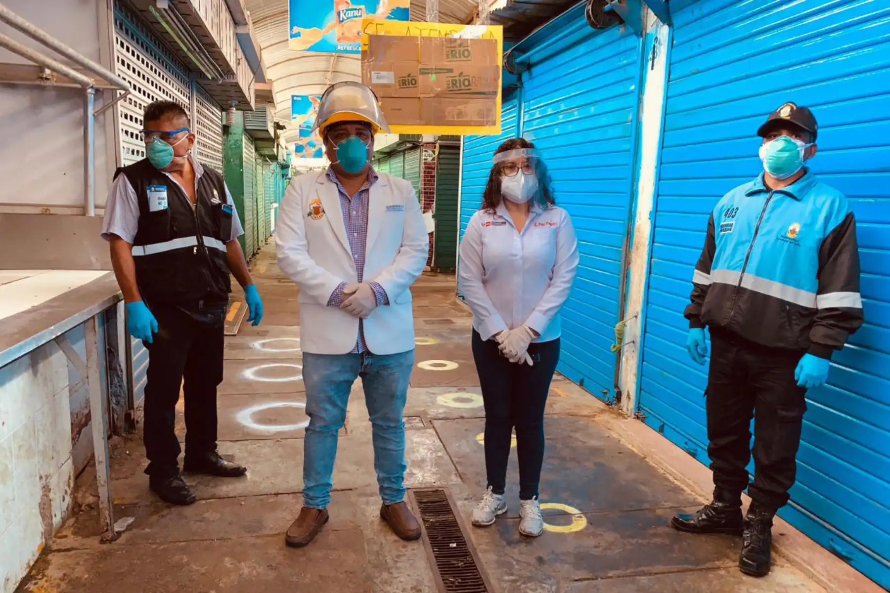Municipalidad Provincial del Callao realizó el cierre temporal del centro de abasto para la desinfección y reordenamiento, tras dar positivo  53 comerciantes del Mercado Rojo en Gambetta Baja.
Foto: Municipalidad Provincial del Callao