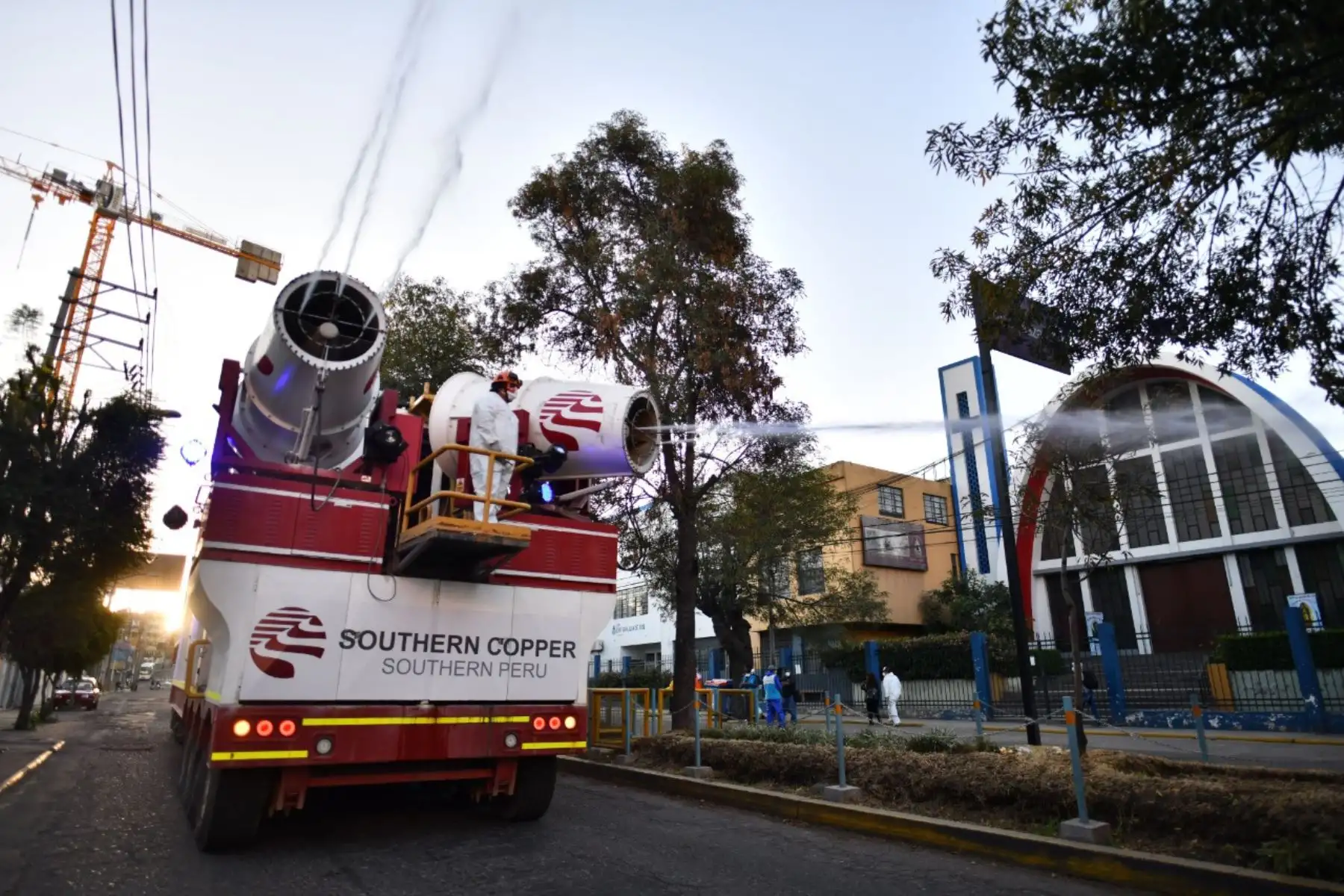 La Municipalidad Distrital de Cerro Colorado y la  Southern Perú continuaròn con la desinfección de calles y avenidas en Arequipa .Foto:Cortesía/Diego Ramos Lupo.