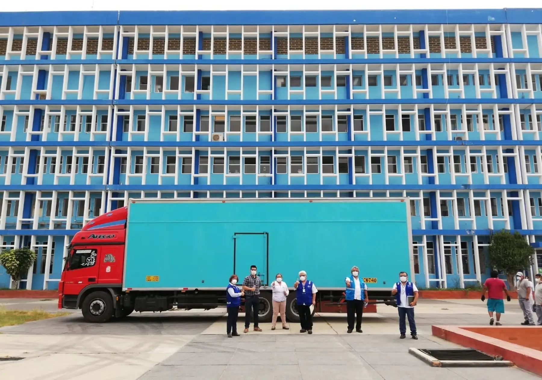 EsSalud anuncia que instalará en Piura hospital de construcción rápida que contará con 100 camas para atender a pacientes con covid-19 y también trasladó implementos médicos. ANDINA/Difusión