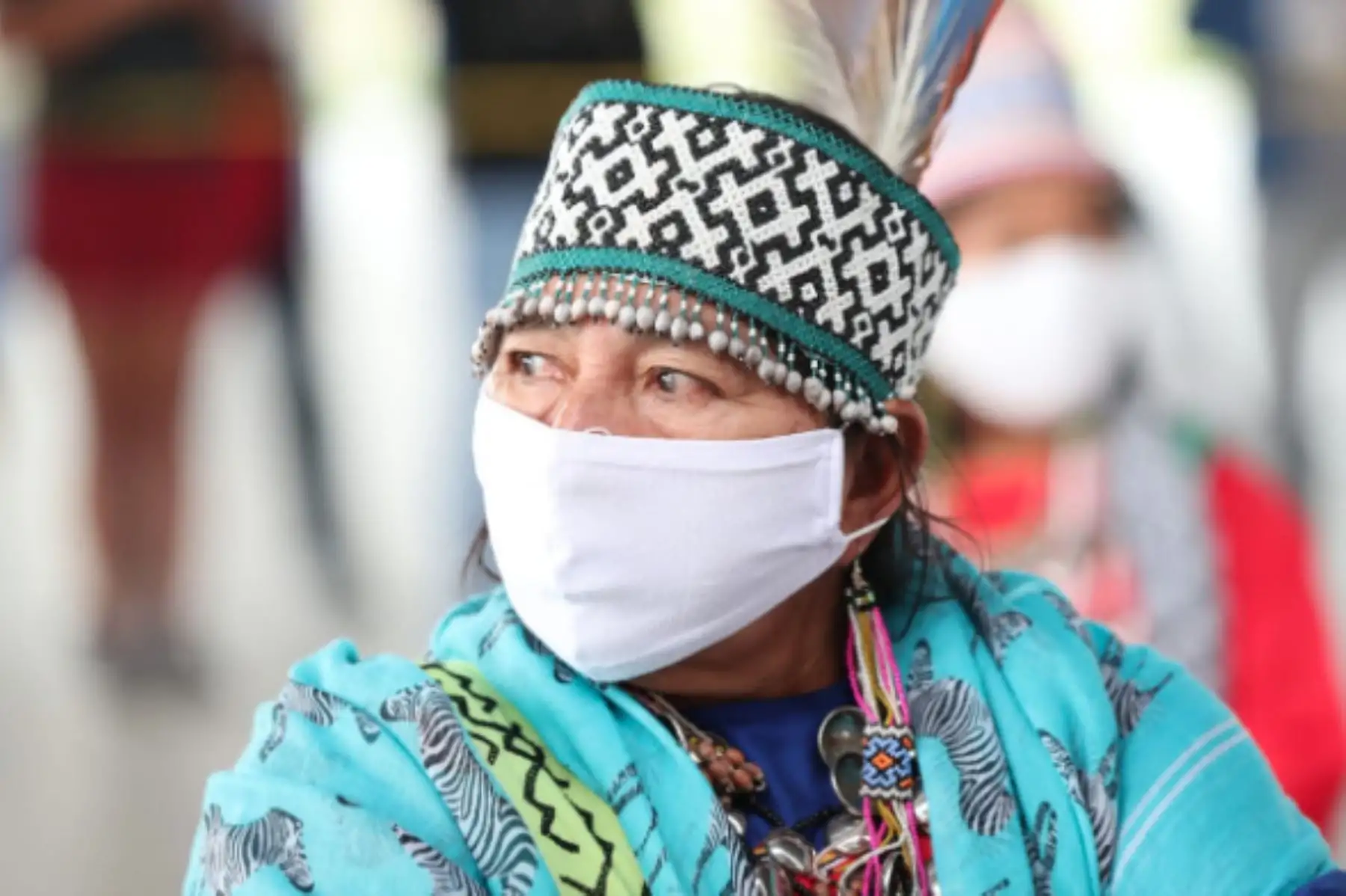 El premier Vicente Zeballos, hizo entrega de 6,000 mascarillas comunitarias y equipos de fumigación y desinfección a líderes indígenas y presidentes de caseríos de Pucallpa; en prevención contra el coronavirus en el Campo Ferial Yarinacocha.Foto:ANDINA/PCM