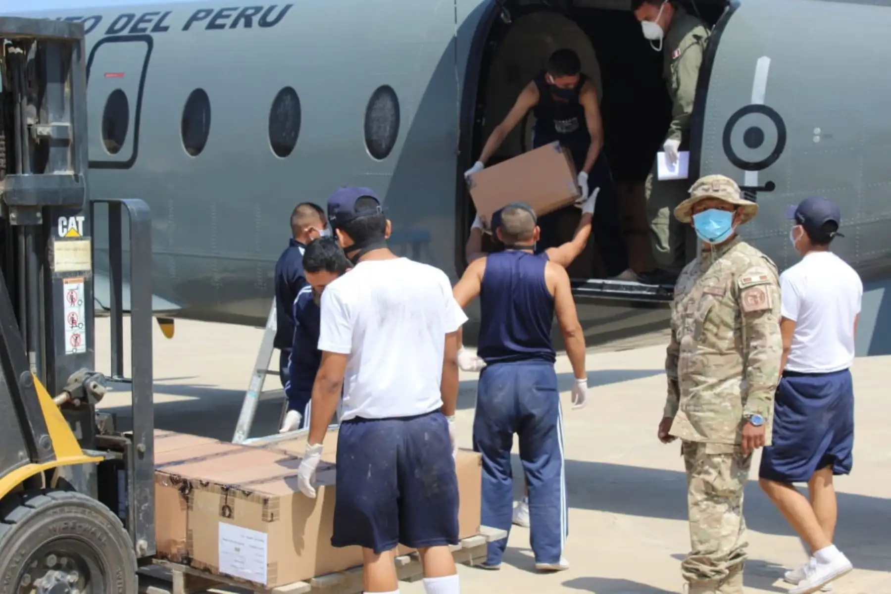 Ministerio de Defensa lleva a Lambayeque  una tonelada y media de insumos médicos y equipos de protección del Ministerio de Salud, para reforzar la labor contra el COVID19 en esa región. 
Foto: Mindef