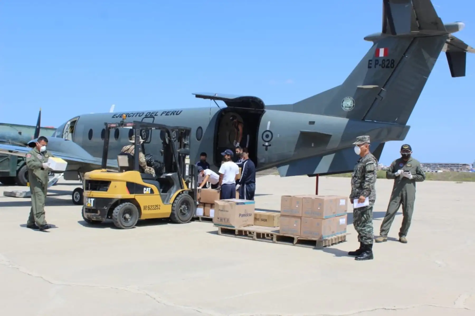 Ministerio de Defensa lleva a Lambayeque  una tonelada y media de insumos médicos y equipos de protección del Ministerio de Salud, para reforzar la labor contra el COVID19 en esa región. 
Foto: Mindef