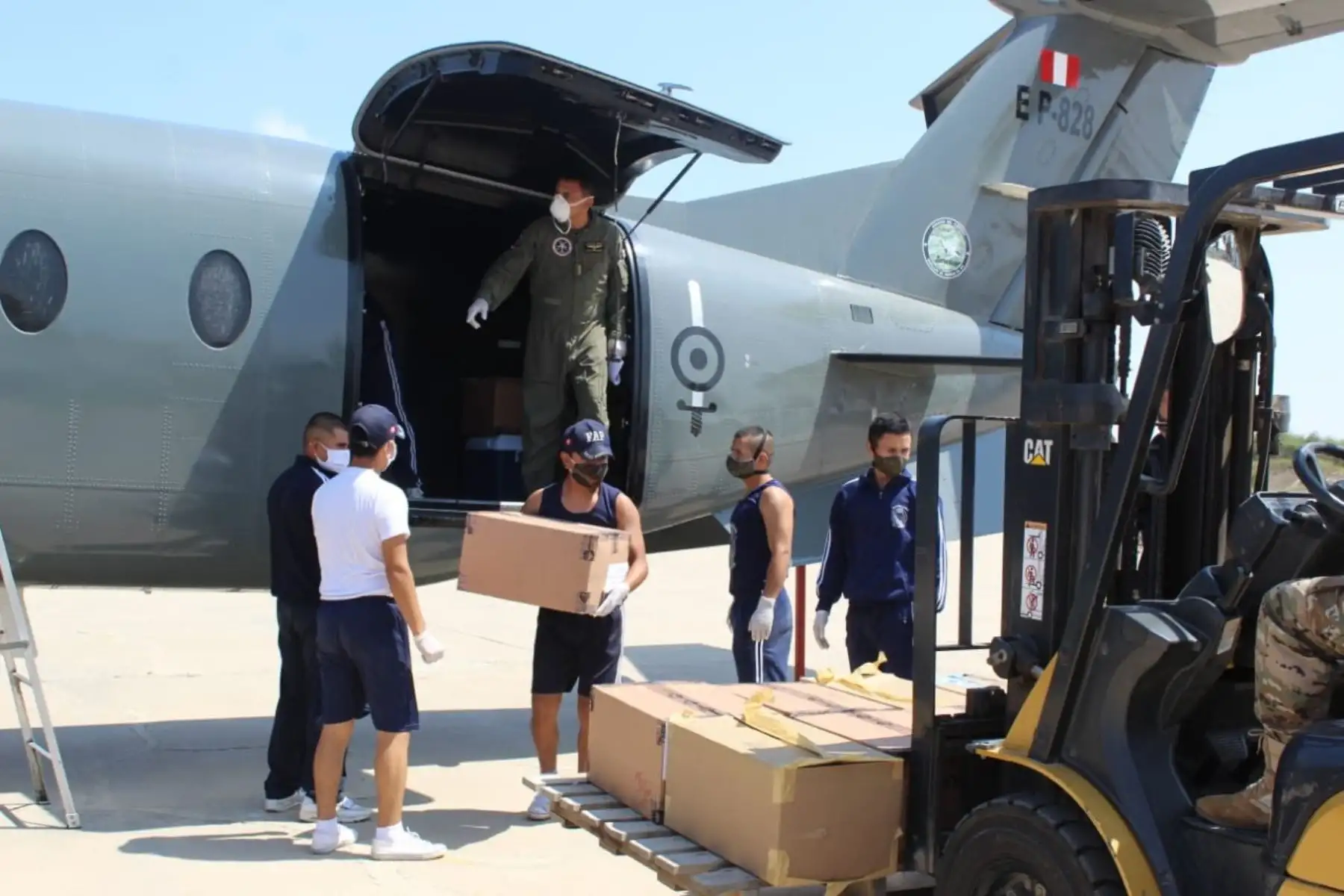 Ministerio de Defensa lleva a Lambayeque  una tonelada y media de insumos médicos y equipos de protección del Ministerio de Salud, para reforzar la labor contra el COVID19 en esa región. 
Foto: Mindef