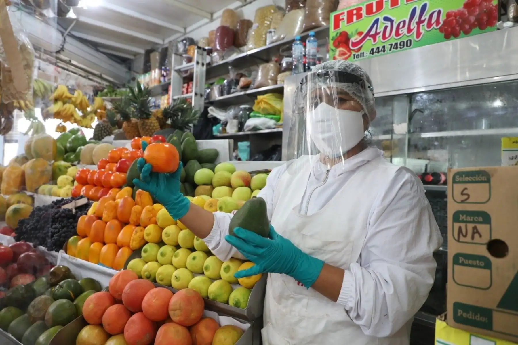 Ministerio de la Producción supervisa los mercados de Lima y Surquillo como parte de la estrategia multisectorial "Te Cuido Perú ".
Foto: Produce