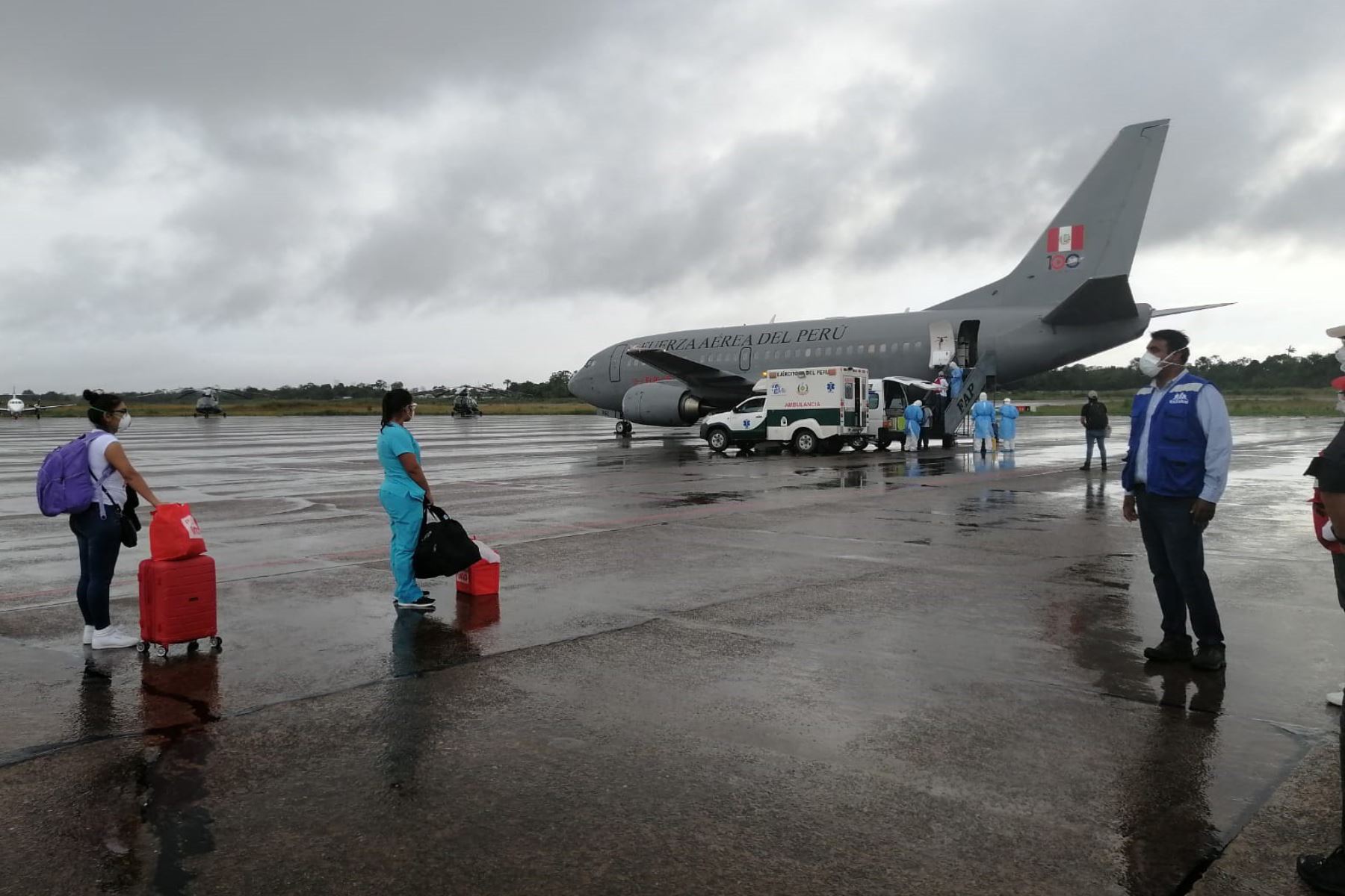 El Minsa, en coordinación con la Red de Salud Datem del Marañón y el Ala Aérea N° 5 de la Fuerza Aérea del Perú, realizó el traslado de ocho pobladores originarios con covid-19.