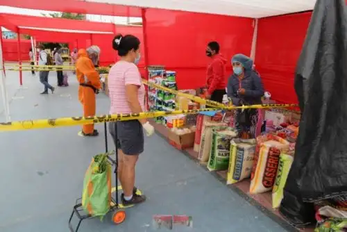 La Municipalidad Provincial del Santa (MPS) abrió el cuarto mercado agropecuario itinerante "De la chacra a la olla", en el complejo deportivo “La Z”, de la urbanización El Acero, en la ciudad de Chimbote, con el objetivo de descongestionar los grandes centros de abastos de la ciudad y evitar contagios por el nuevo coronavirus covid-19.