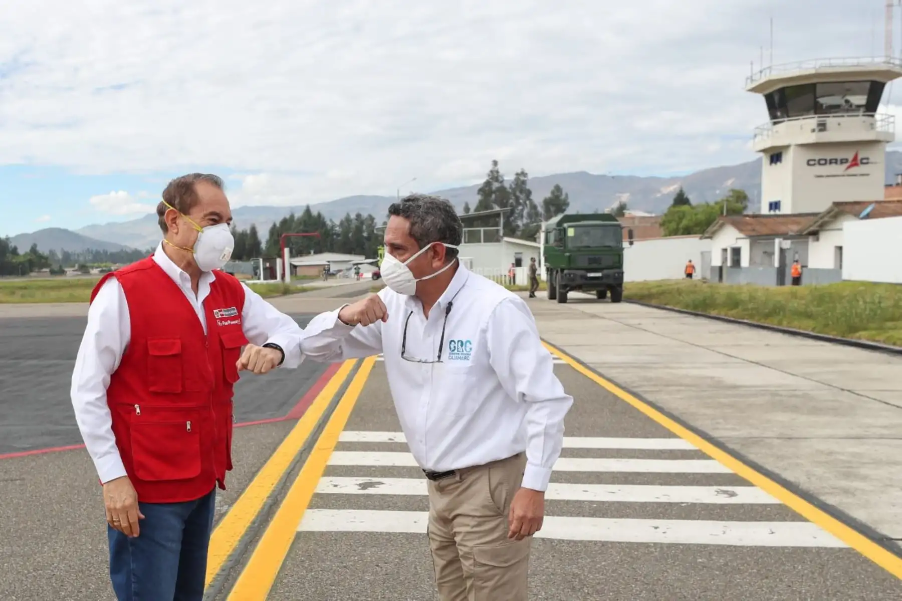 El ministro de Defensa, Walter Martos fue recibido por el Gobernador Regional, Mesías Guevara. Foto: ANDINA/Mindef