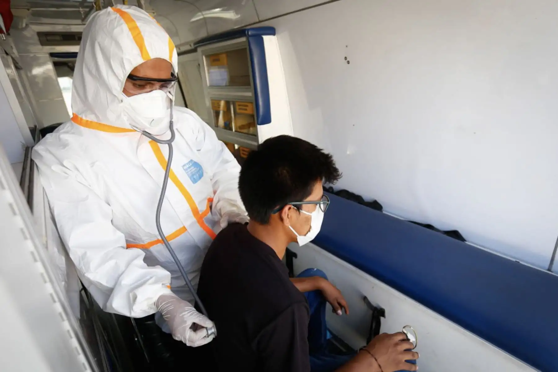 Las personas que han sido diagnosticados con COVID-19 y se encuentran aisladas en casa no deben ser víctimas de rechazo o marginación; por el contrario, deben recibir cariño y amor para salir de esta penosa situación. Foto: ANDINA/Difusión