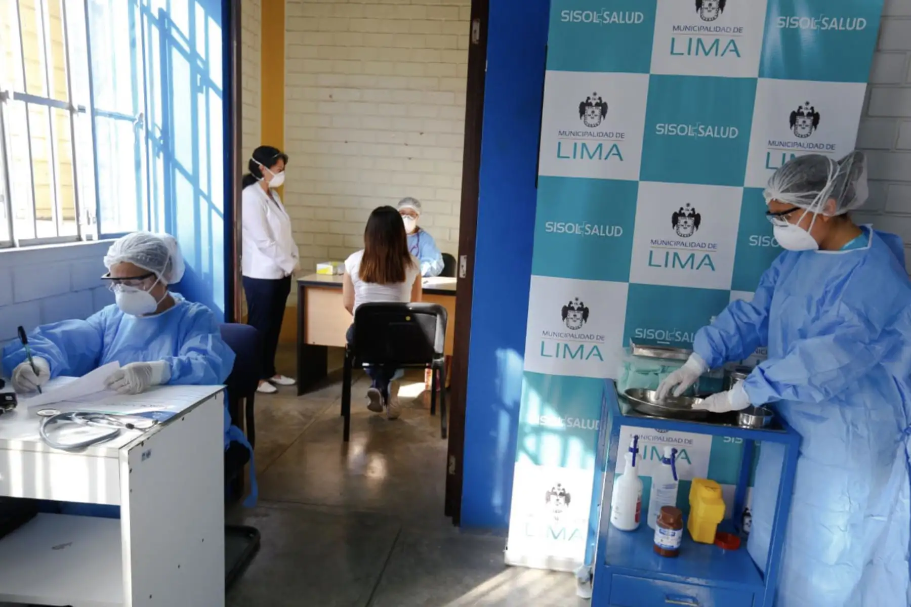 Las personas que han sido diagnosticados con COVID-19 y se encuentran aisladas en casa no deben ser víctimas de rechazo o marginación; por el contrario, deben recibir cariño y amor para salir de esta penosa situación. Foto: ANDINA/Difusión