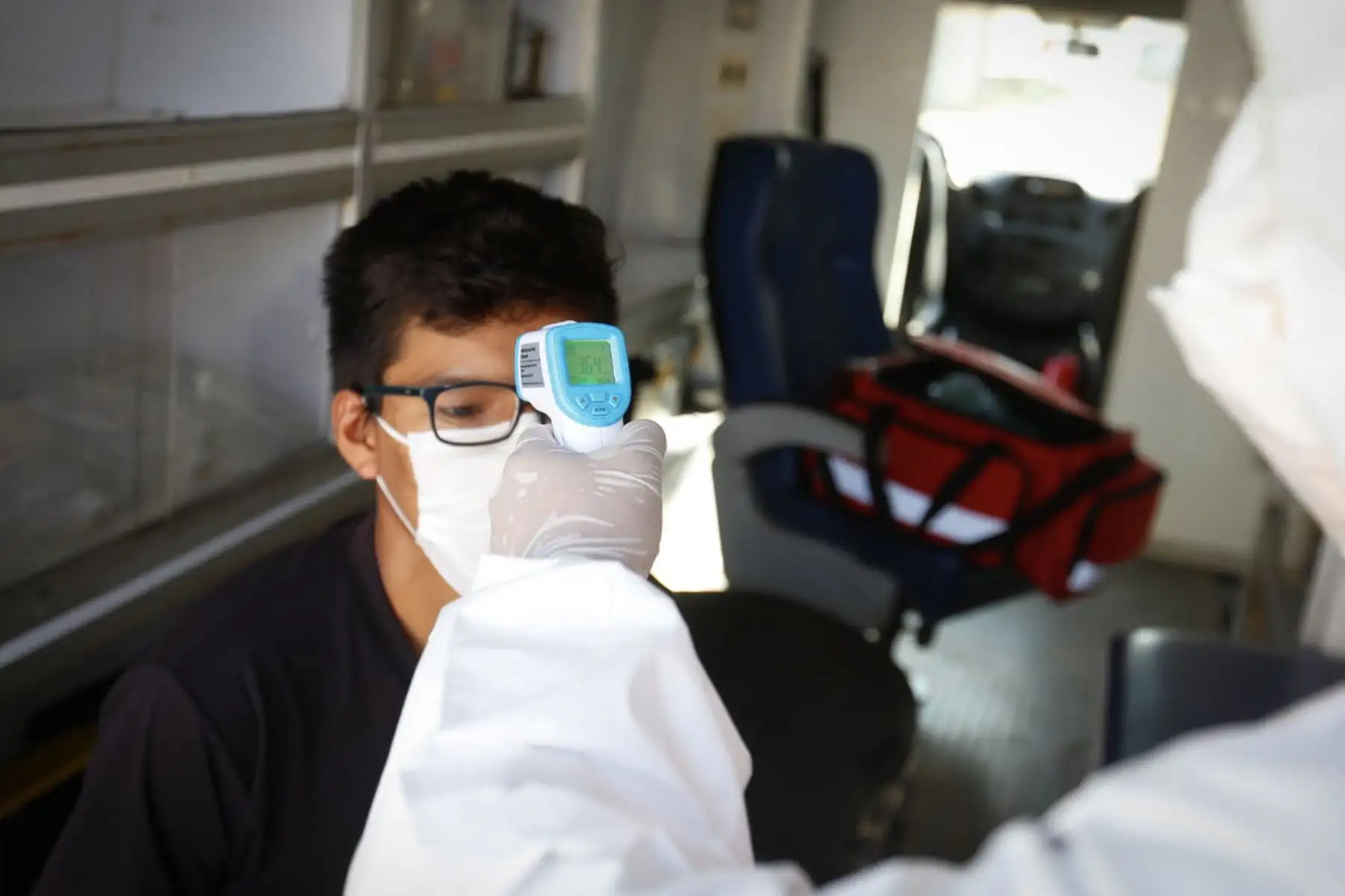 Las personas que han sido diagnosticados con COVID-19 y se encuentran aisladas en casa no deben ser víctimas de rechazo o marginación; por el contrario, deben recibir cariño y amor para salir de esta penosa situación. Foto: ANDINA/Difusión