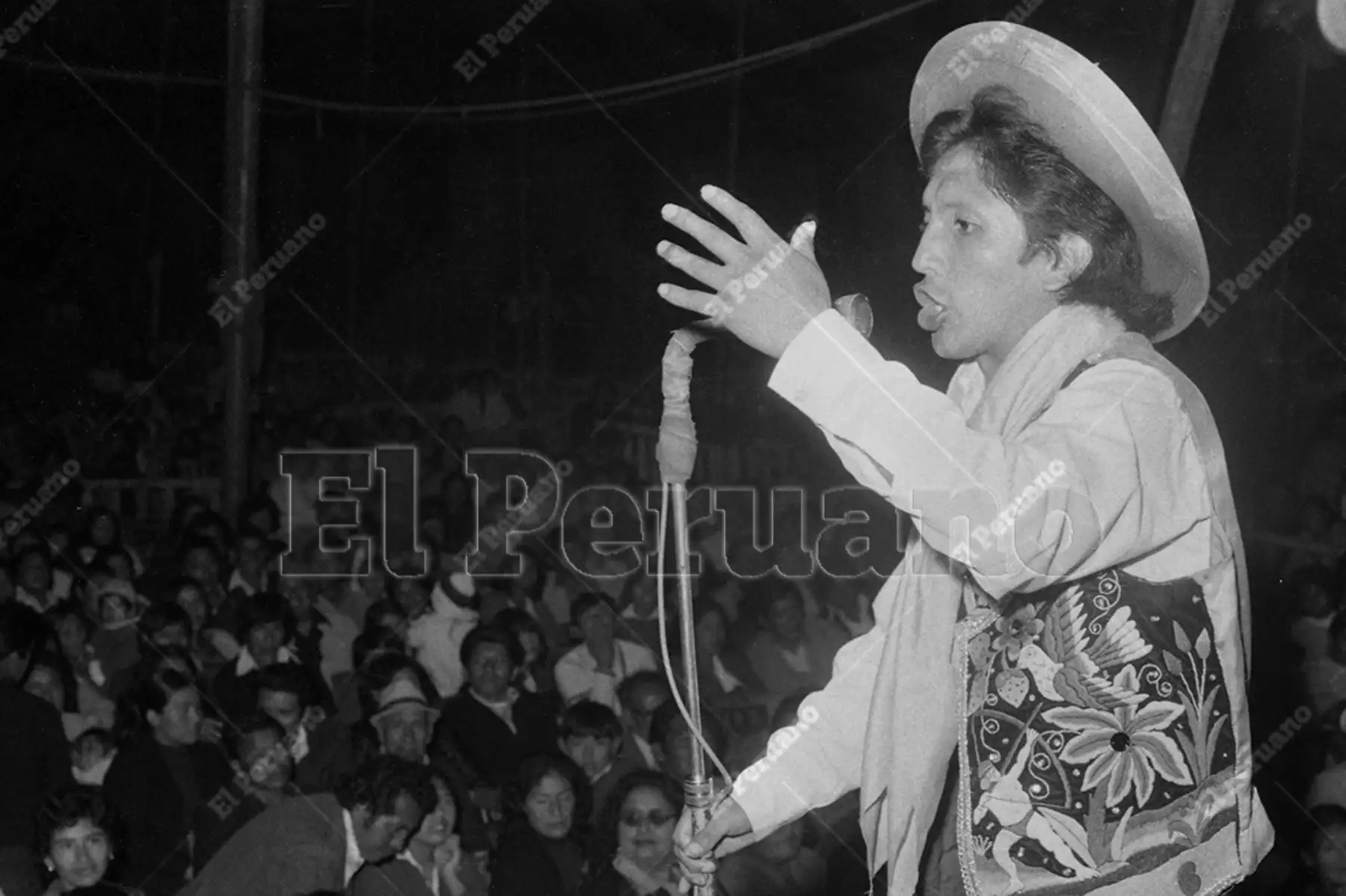 Lima - 26 junio 1977. Eusebio “Chato” Grados ofrece concierto en Coliseo Nacional. Foto: Archivo Histórico de El Peruano / José Risco