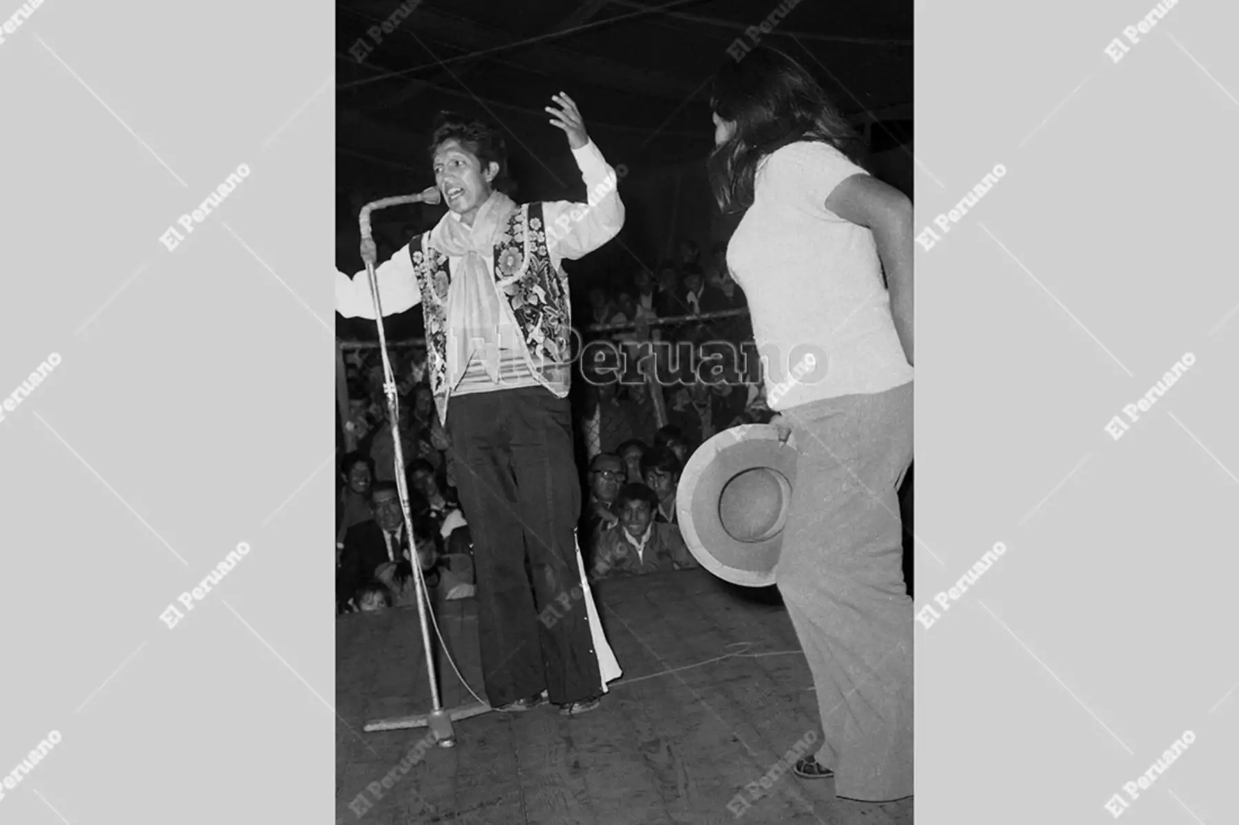 Lima - 26 junio 1977. Concierto del cantante Eusebio "Chato" Grados en el Coliseo Nacional. Foto: Archivo Histórico de El Peruano / José Risco