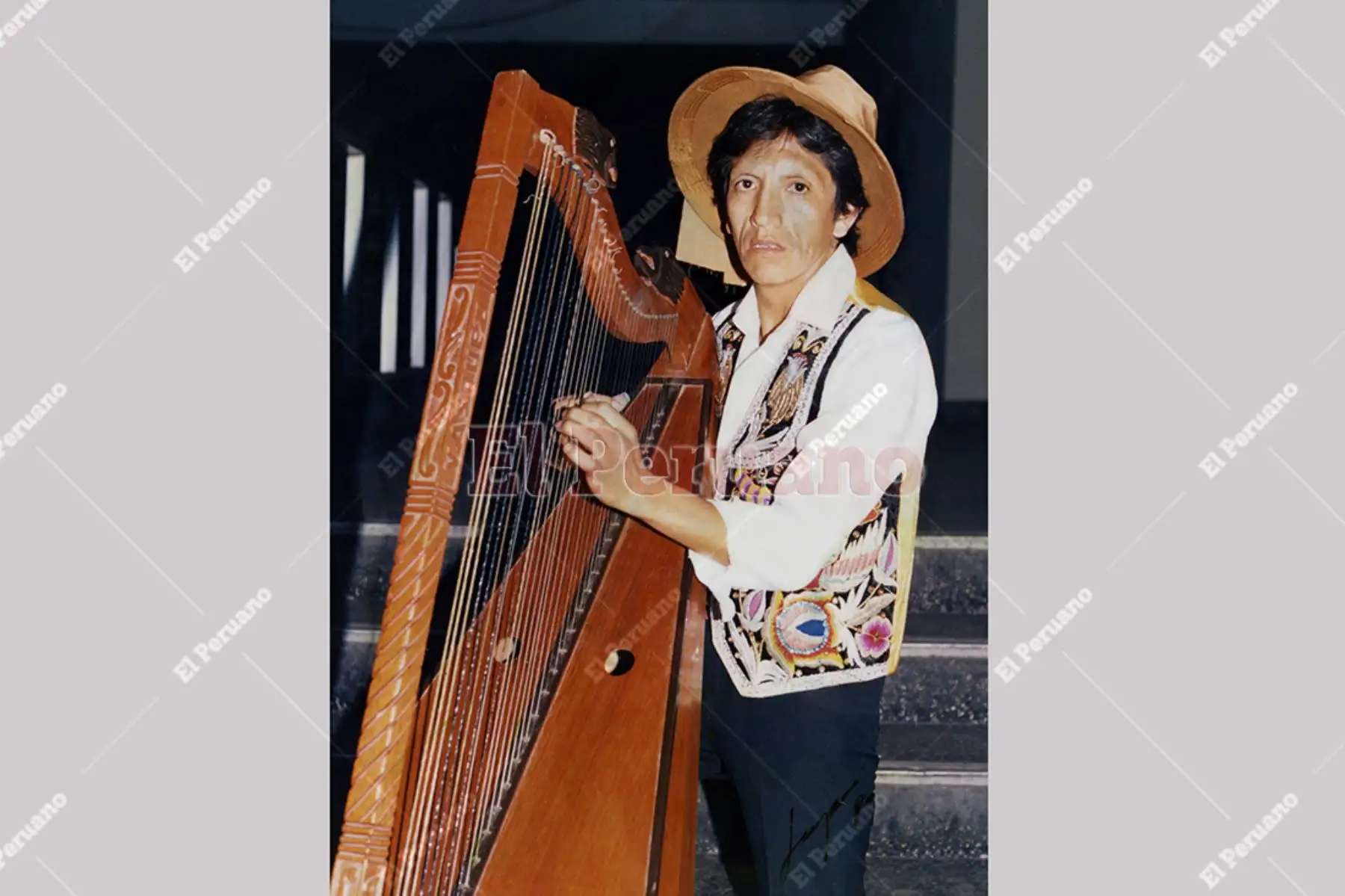 Lima - 1989. Cantante Eusebio "Chato" Grados. Foto Archivo Histórico de El Peruano
