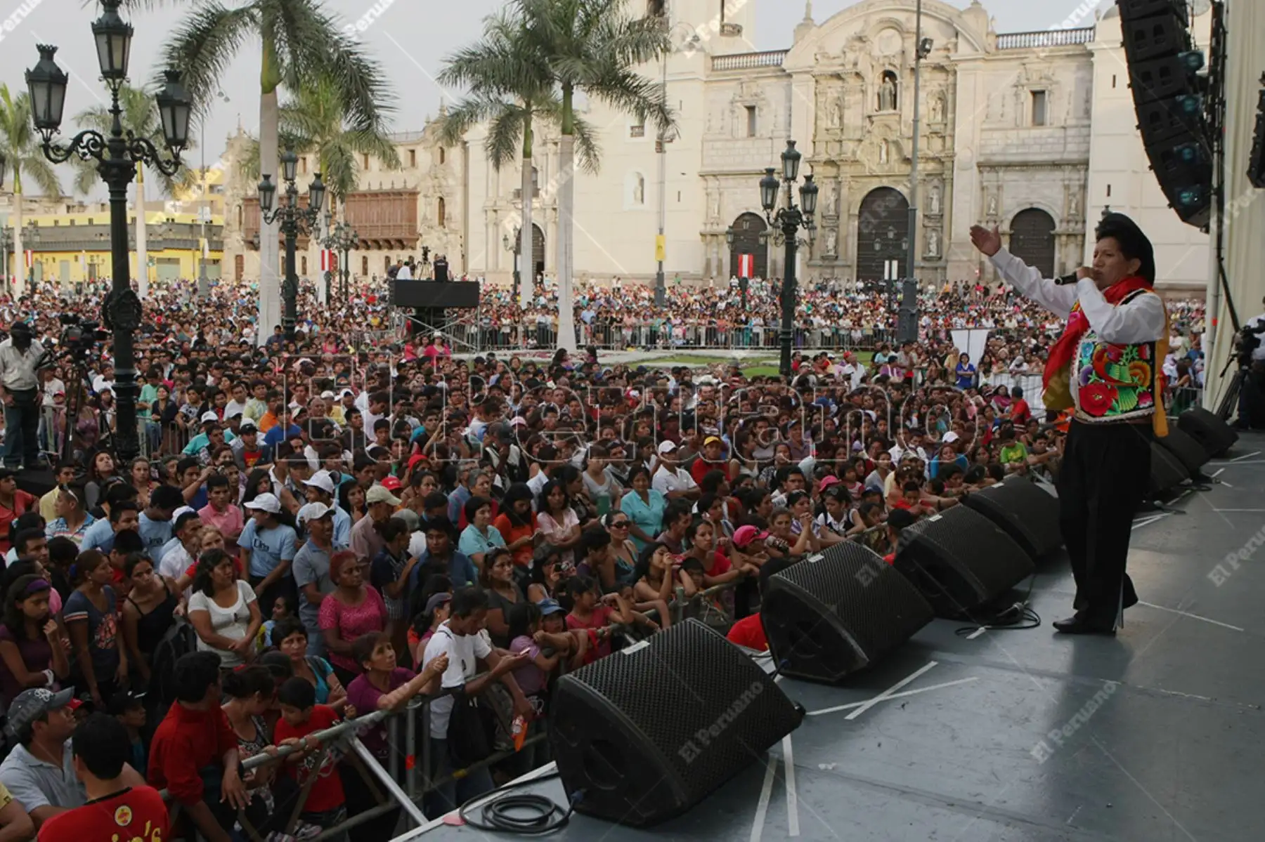 Lima  17 enero 2013. Concierto del cantante Eusebio "Chato" Grados da inicio a la serenata por el 478° aniversario de Lima. Foto: Diario El Peruano / Vidal Tarqui