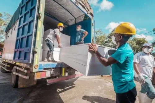 Tras un proceso de desinfección, secado de madera y fabricación de ataúdes, el Instituto Tecnológico de la Producción (ITP) del Ministerio de la Producción (Produce) entregó el primer lote de féretros solidarios, destinados a deudos de escasos recursos económicos que perdieron a un familiar por el covid-19 en la región Ucayali.