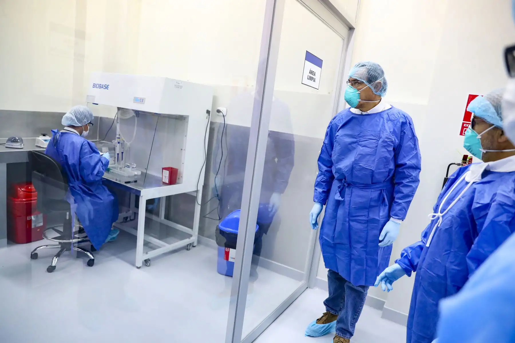 Presidente Vizcarra visitó laboratorio regional de salud pública de Tacna