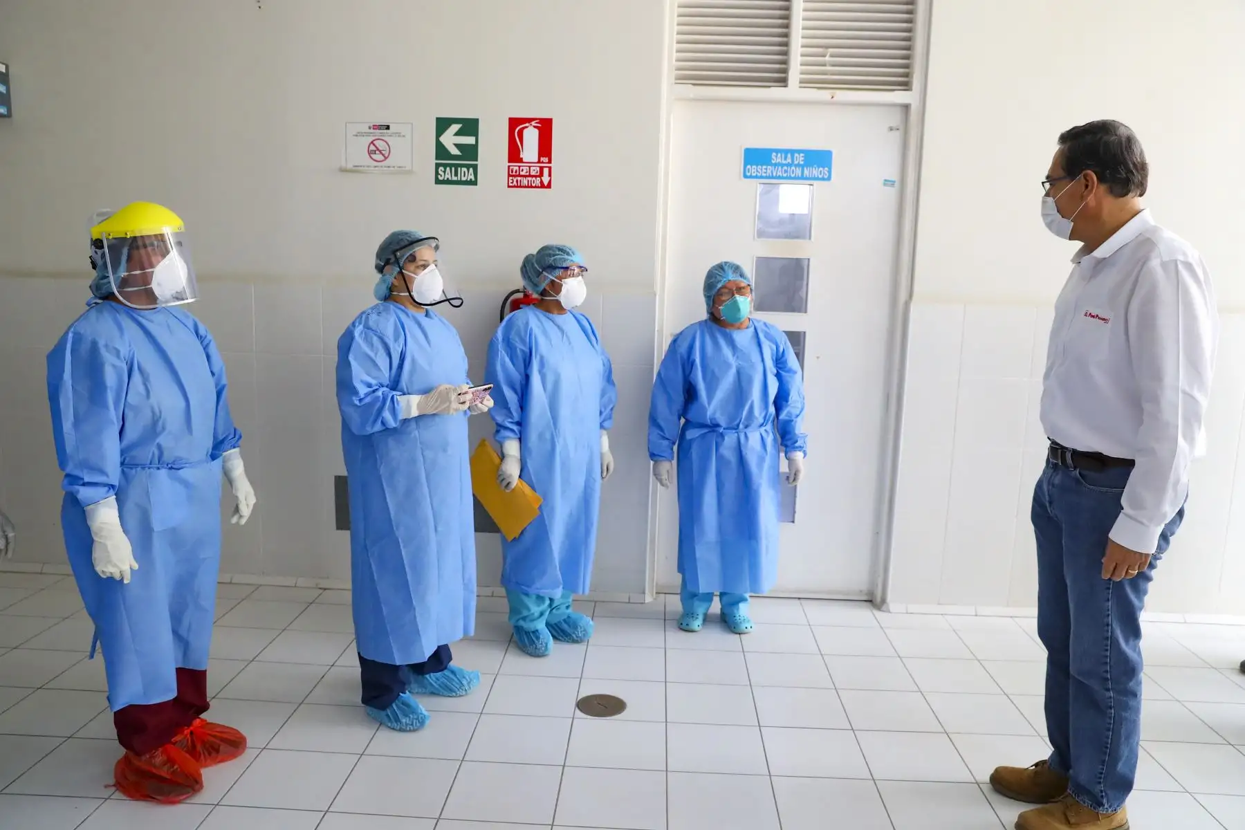El presidente Vizcarra, además, hizo entrega de 15 ventiladores mecánicos, material médico y pruebas de diagnóstico para COVID-19, en la Región Tacna. Foto: ANDINA/Presidencia