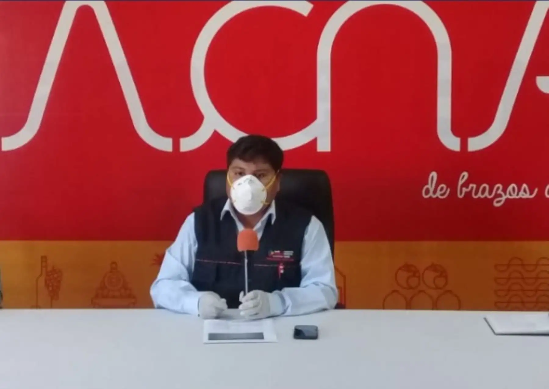 El gobernador regional de Tacna, Juan Tonconi, subrayó que solo la unidad de los diferentes niveles de gobierno y la población coadyuvará a salir victoriosos de la pandemia. Foto: ANDINA/Difusión