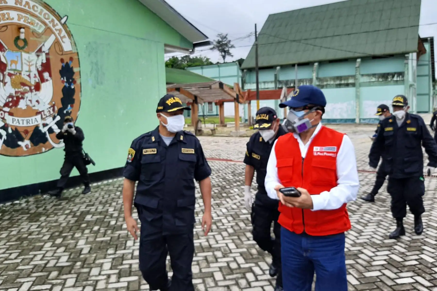 Ministro del Interior, Gastón Rodríguez, supervisa ambientes de la Escuela de Educación Superior Técnico Profesional de la Policía Nacional en Iquitos, como parte de las acciones del Gobierno para frenar el avance del COVIDー19 en la región. Foto: ANDINA/Mininter