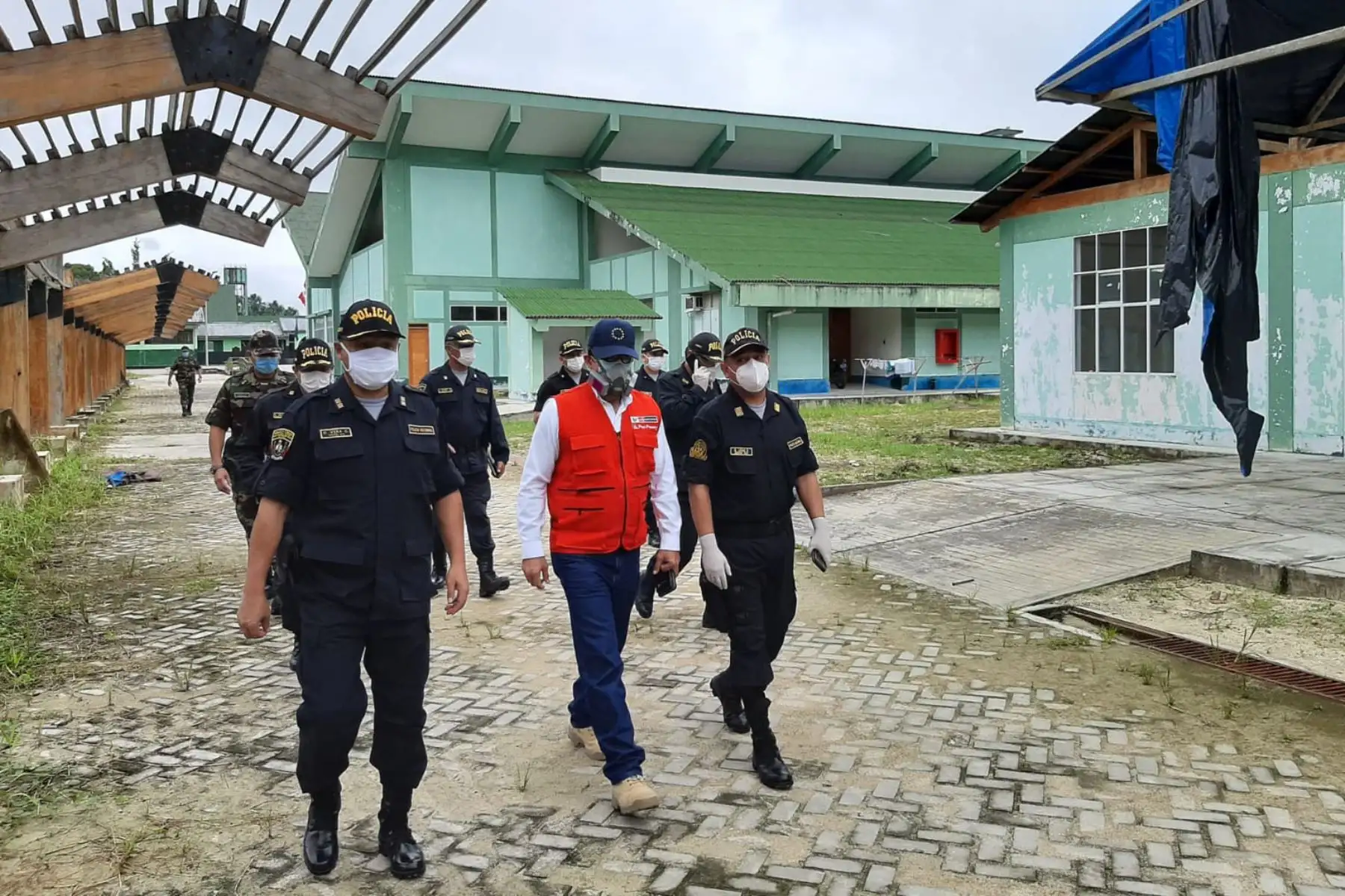 Ministro del Interior, Gastón Rodríguez, supervisa ambientes de la Escuela de Educación Superior Técnico Profesional de la Policía Nacional en Iquitos, como parte de las acciones del Gobierno para frenar el avance del COVIDー19 en la región. Foto: ANDINA/Mininter