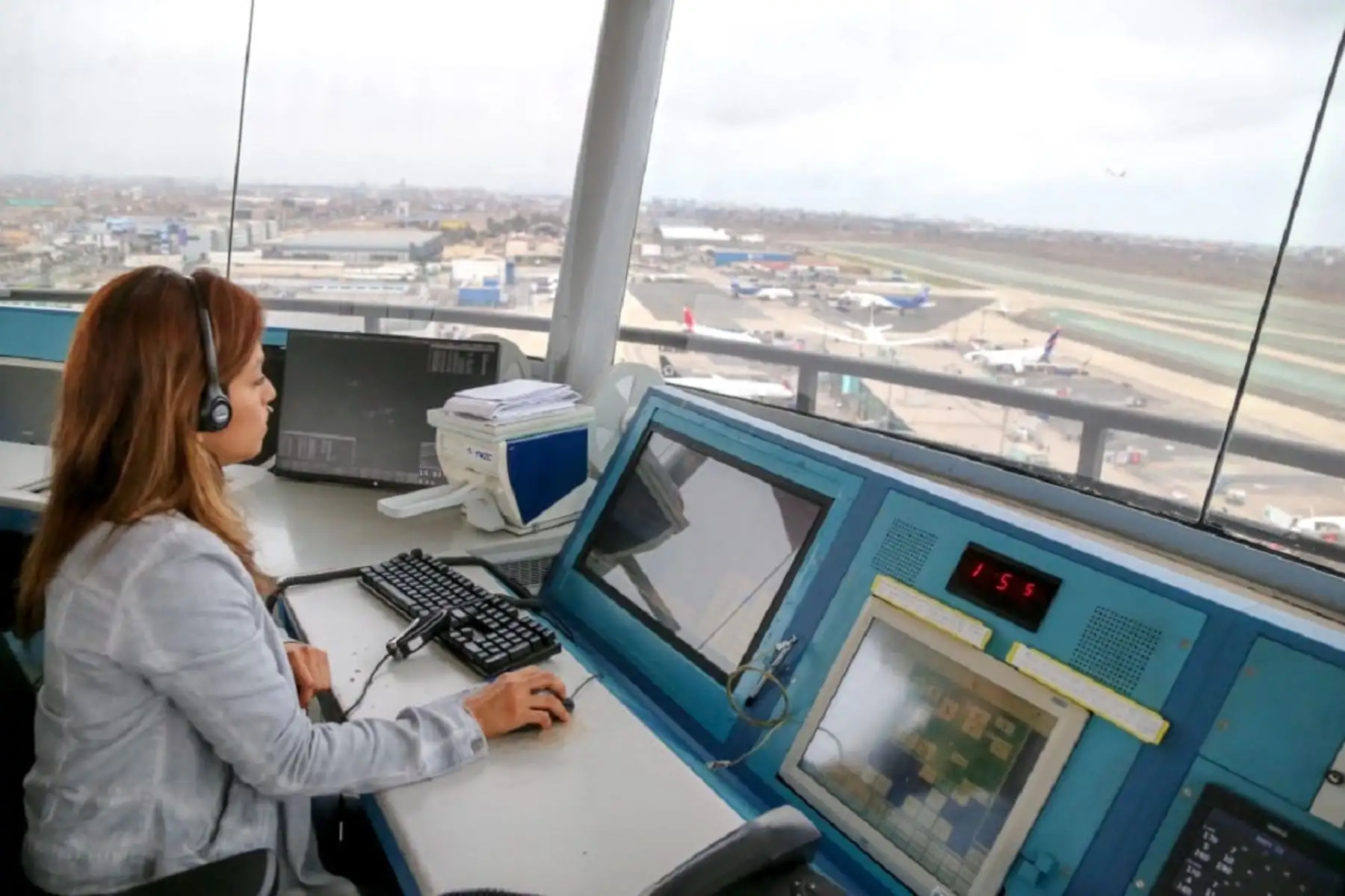 Torre de control del Aeropuerto Internacional Jorge Chávez. Cortesía