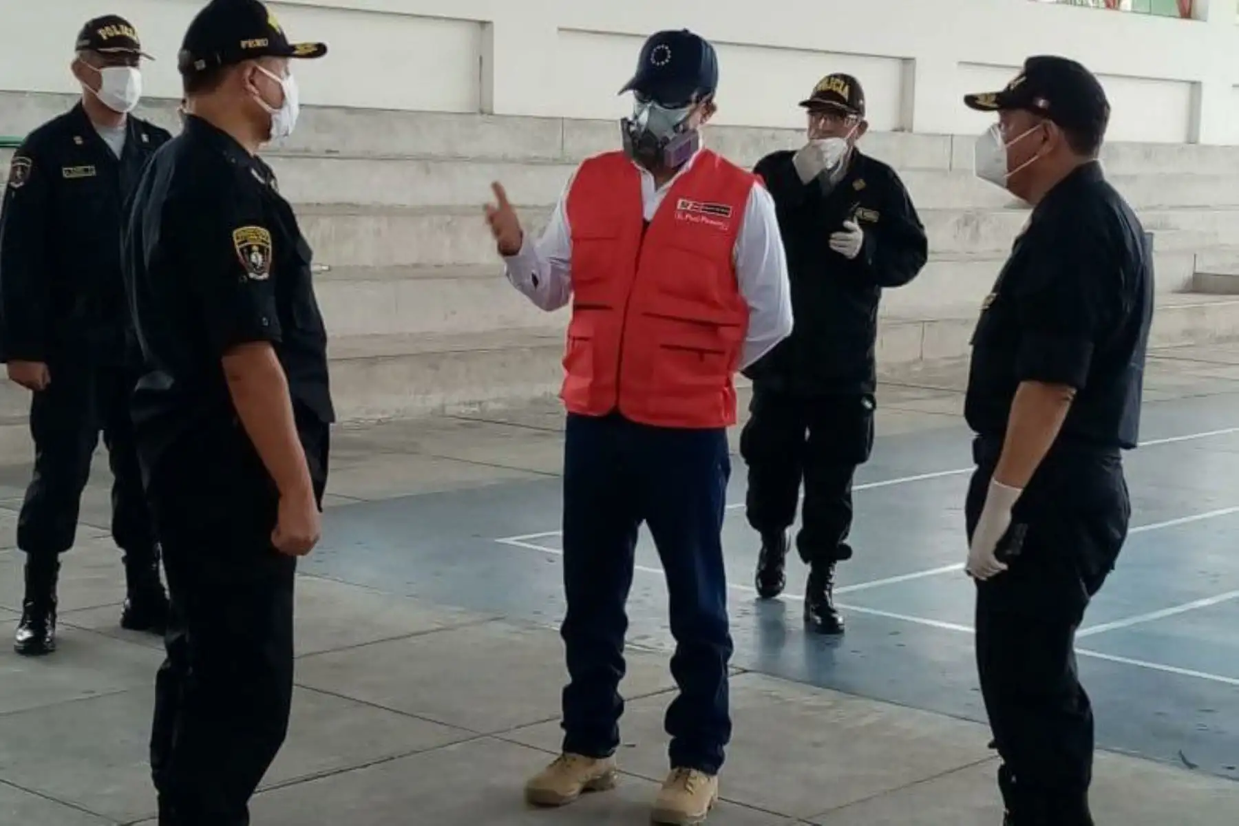 En Iquitos, el ministro Gastón Rodríguez, inspeccionó la obra de la ETS que se encuentra paralizada y verificó la llegada de 100 efectivos de la Dirandro, quienes reforzarán la seguridad y el orden en la región. Foto: ANDINA/Mininter