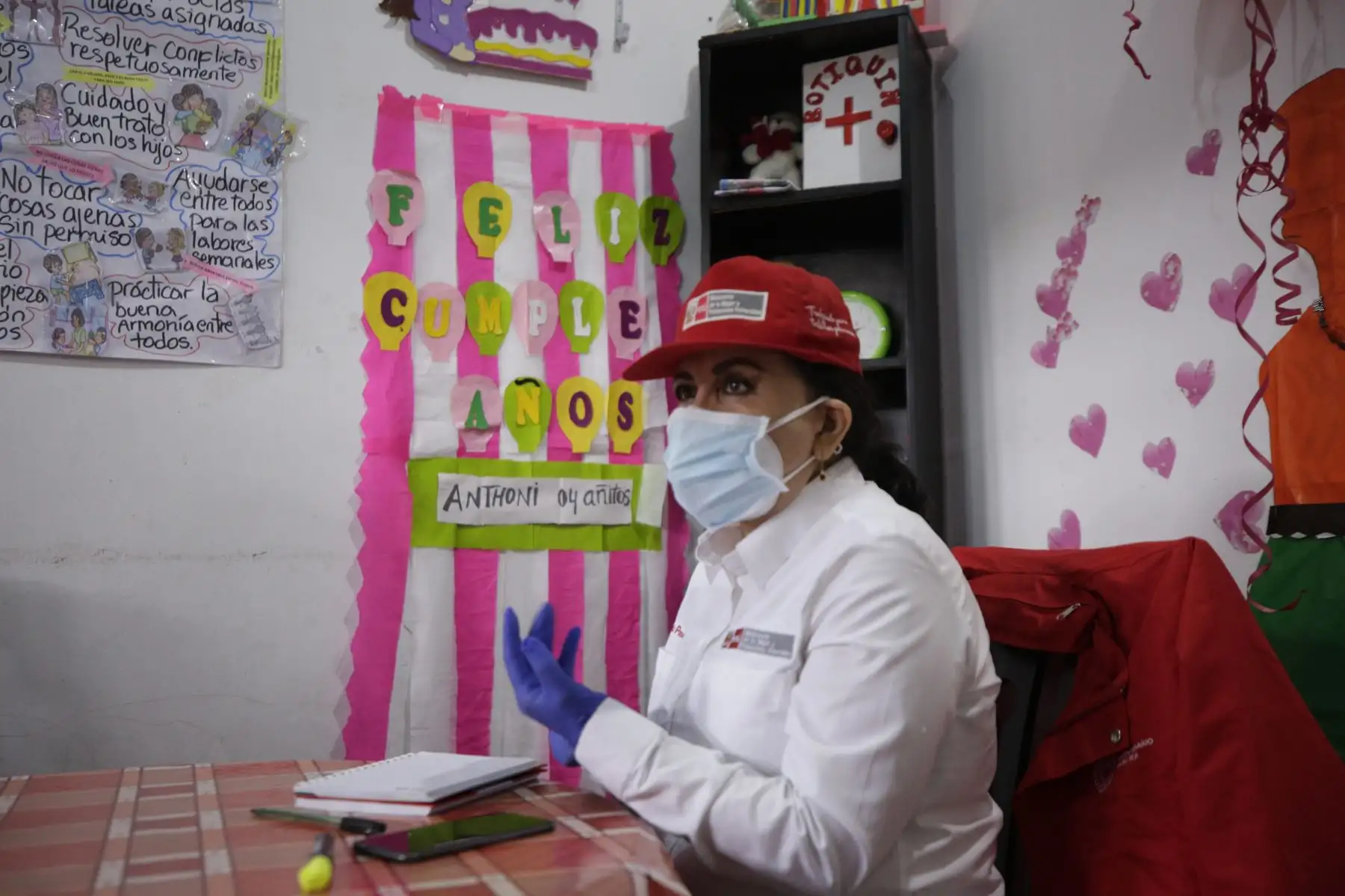 La ministra De la Mujer y Poblaciones Vulnerables, Gloria Montenegro, visitó los Centros de Acogida Residencial Santa Lorena y VIDAS de Loreto, para informar sobre las medidas que ayudarán a evitar el contagio del Covid-19. Foto: ANDINA/MIMP