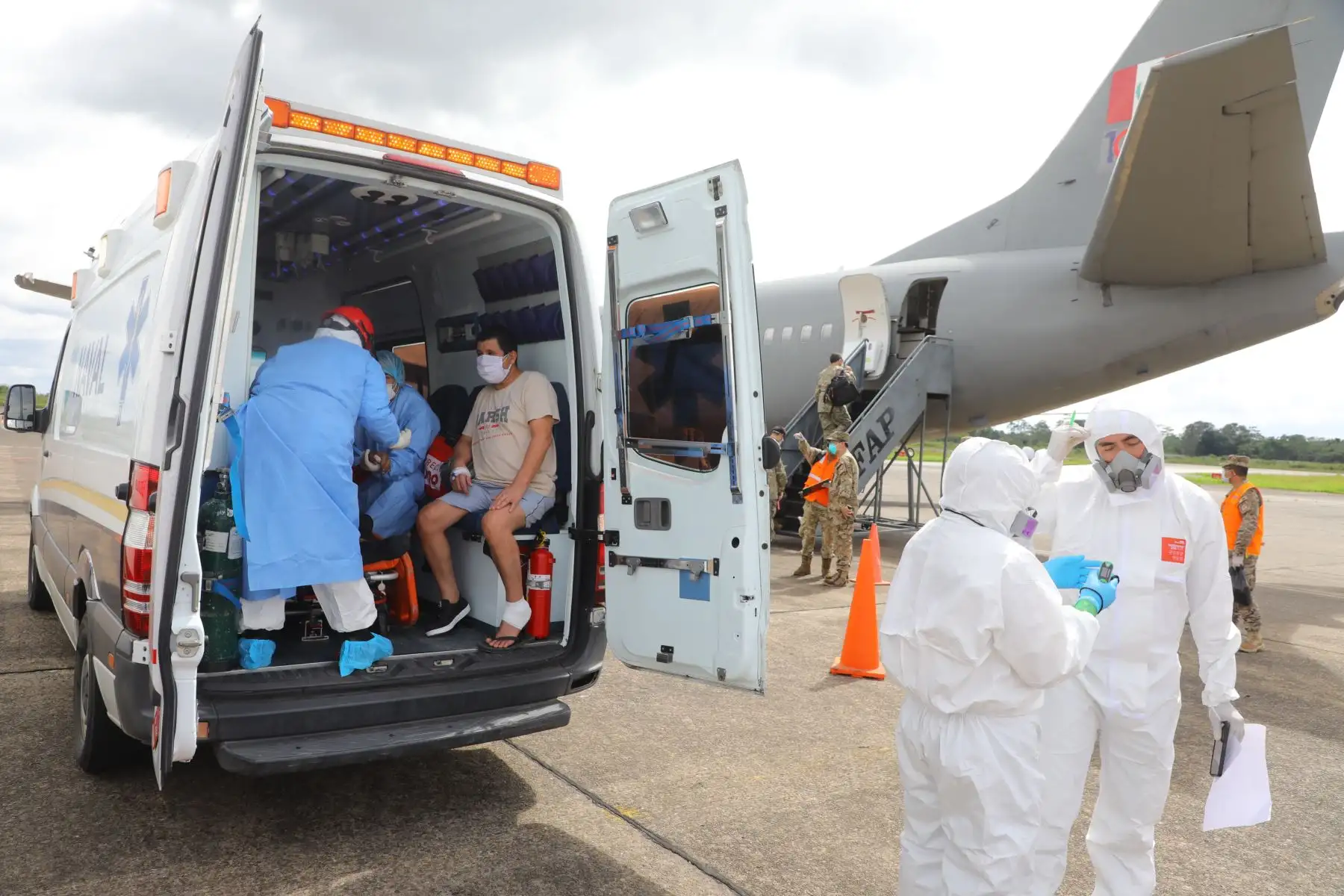 El presidente del Consejo de Ministros, Vicente Zeballos y una comitiva llegaron a Iquitos para inspeccionar el funcionamiento de los servicios de salud, orden interno y mercados, frente a la emergencia sanitaria ocasionada por el Covid-19. Foto: ANDINA/PCM