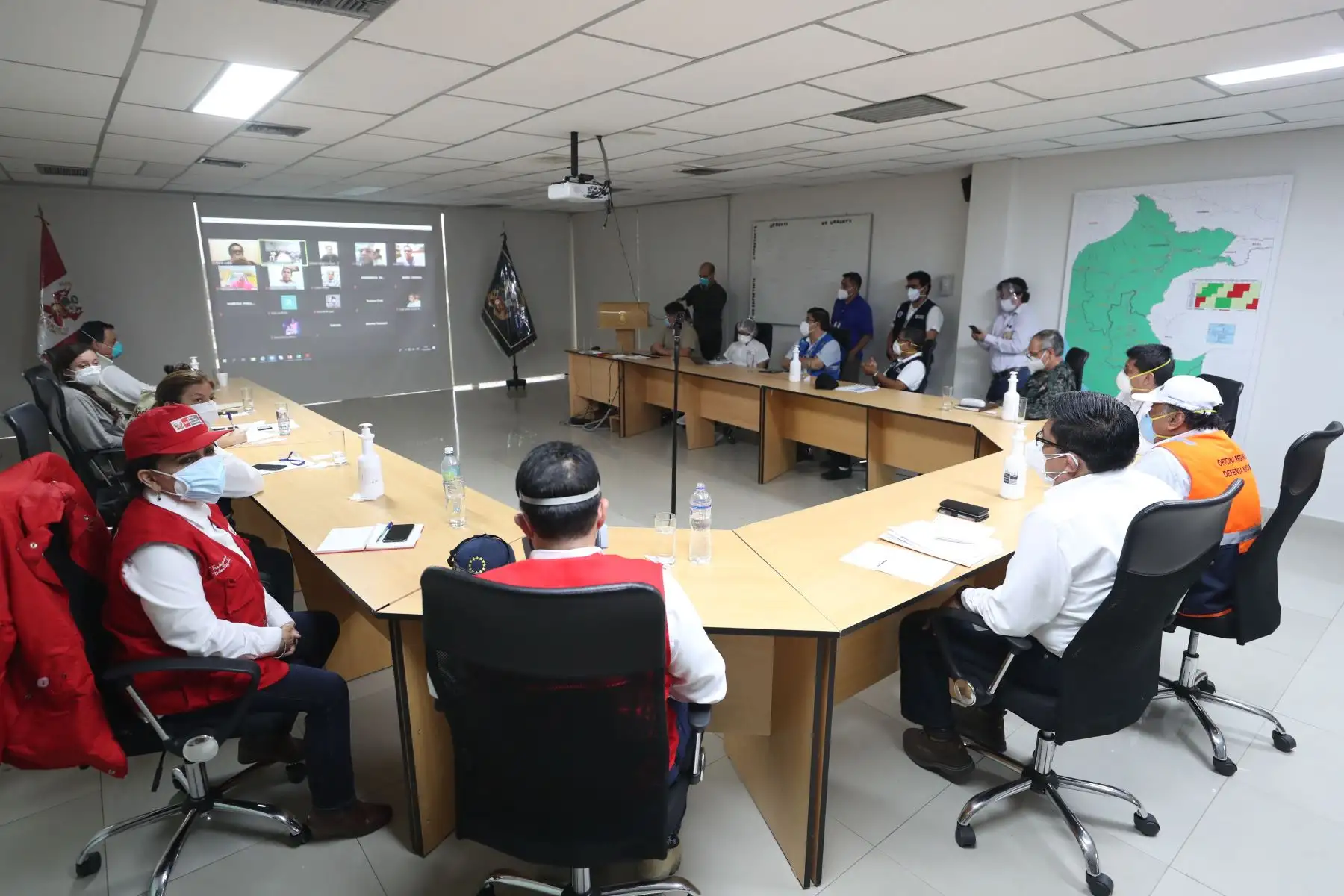 El presidente del Consejo de Ministros, Vicente Zeballos y una comitiva llegaron a Iquitos para inspeccionar el funcionamiento de los servicios de salud, orden interno y mercados, frente a la emergencia sanitaria ocasionada por el Covid-19. Foto: ANDINA/PCM