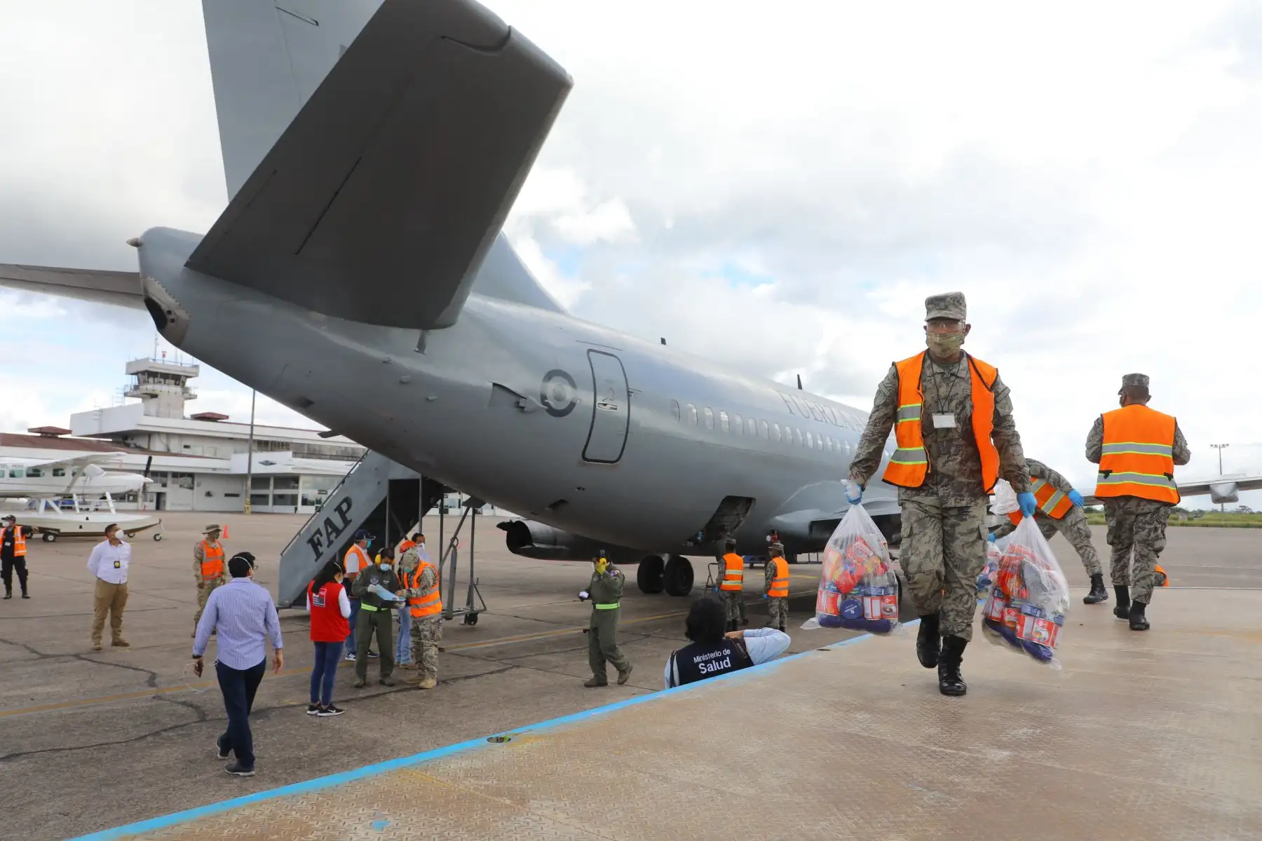 El presidente del Consejo de Ministros, Vicente Zeballos y una comitiva llegaron a Iquitos para inspeccionar el funcionamiento de los servicios de salud, orden interno y mercados, frente a la emergencia sanitaria ocasionada por el Covid-19. Foto: ANDINA/PCM