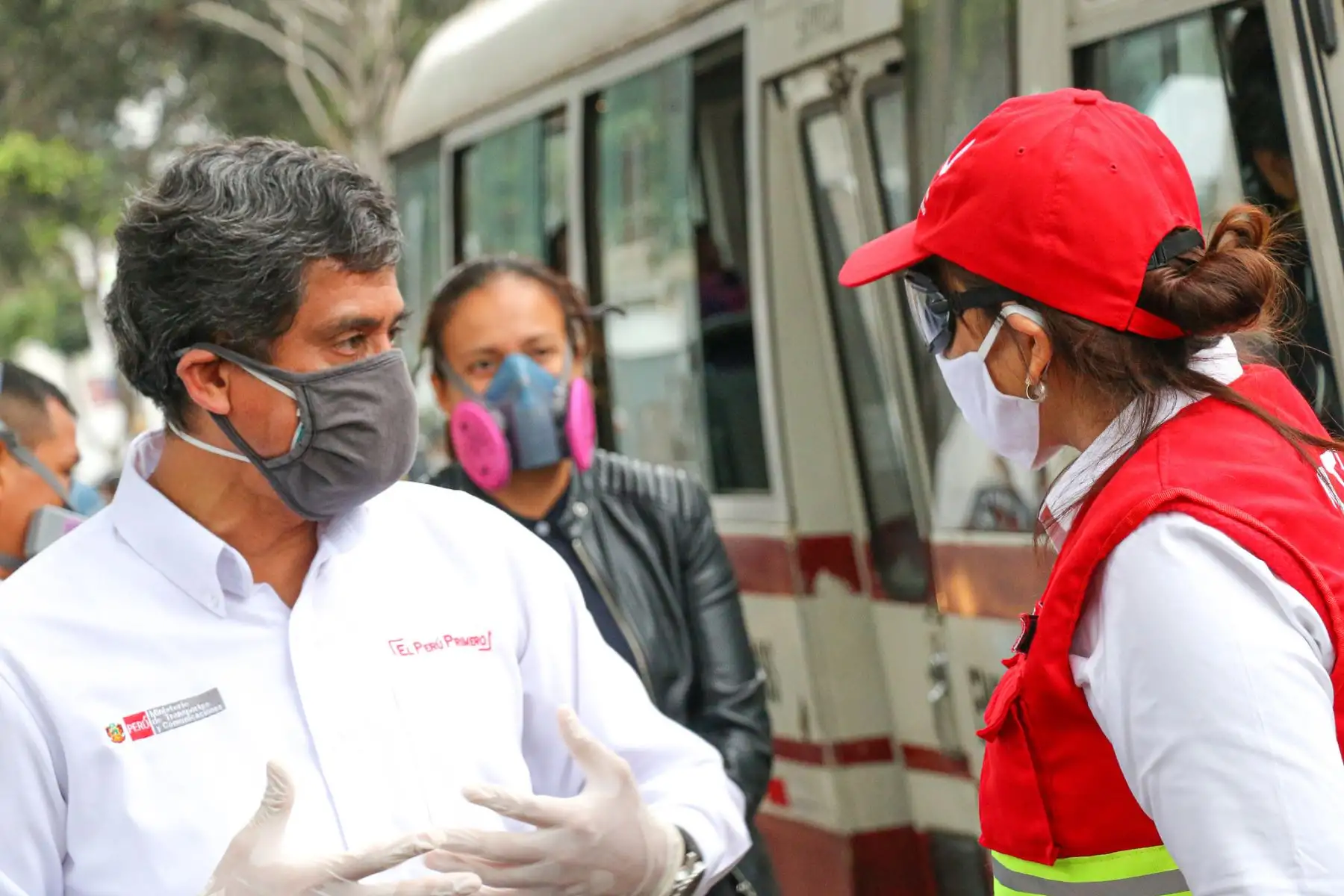 Ministro de Transportes y Comunicaciones Carlos Lozada lidera operativo de fiscalización que se realiza en el cruce de las avenidas Angamos y Arequipa.

Foto:MTC