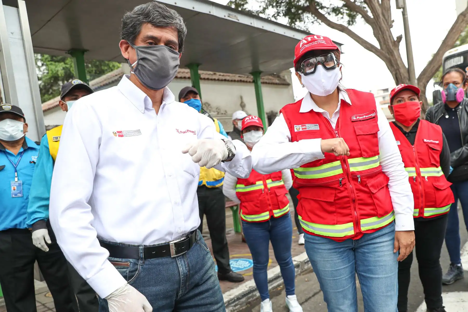 Ministro de Transportes y Comunicaciones Carlos Lozada lidera operativo de fiscalización que se realiza en el cruce de las avenidas Angamos y Arequipa.

Foto:MTC