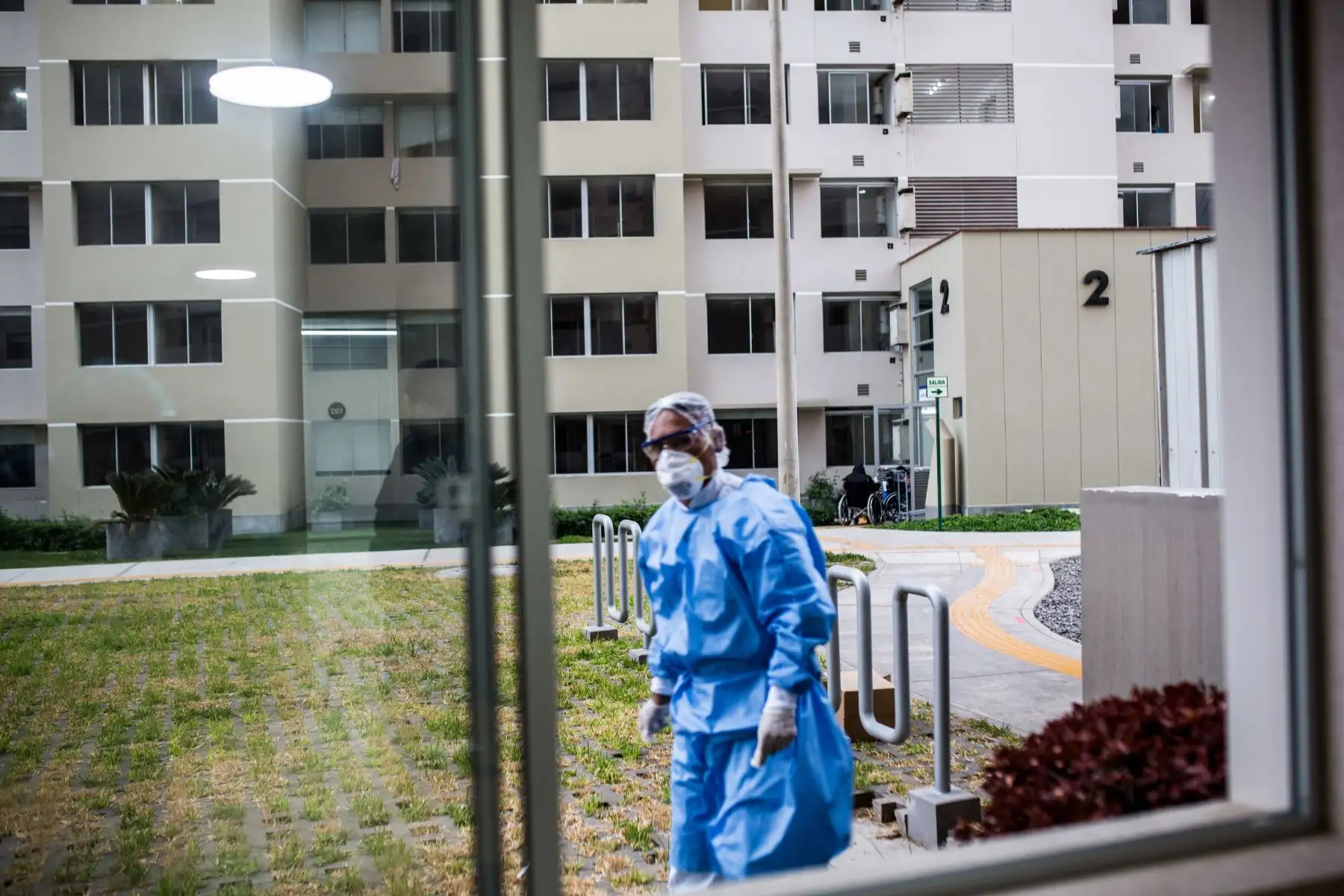 La villa de los Juegos Panamericanos 2019, transformada en tiempo récord de albergue de deportistas de elite a baluarte contra la pandemia para miles de contagiados. Foto: EFE