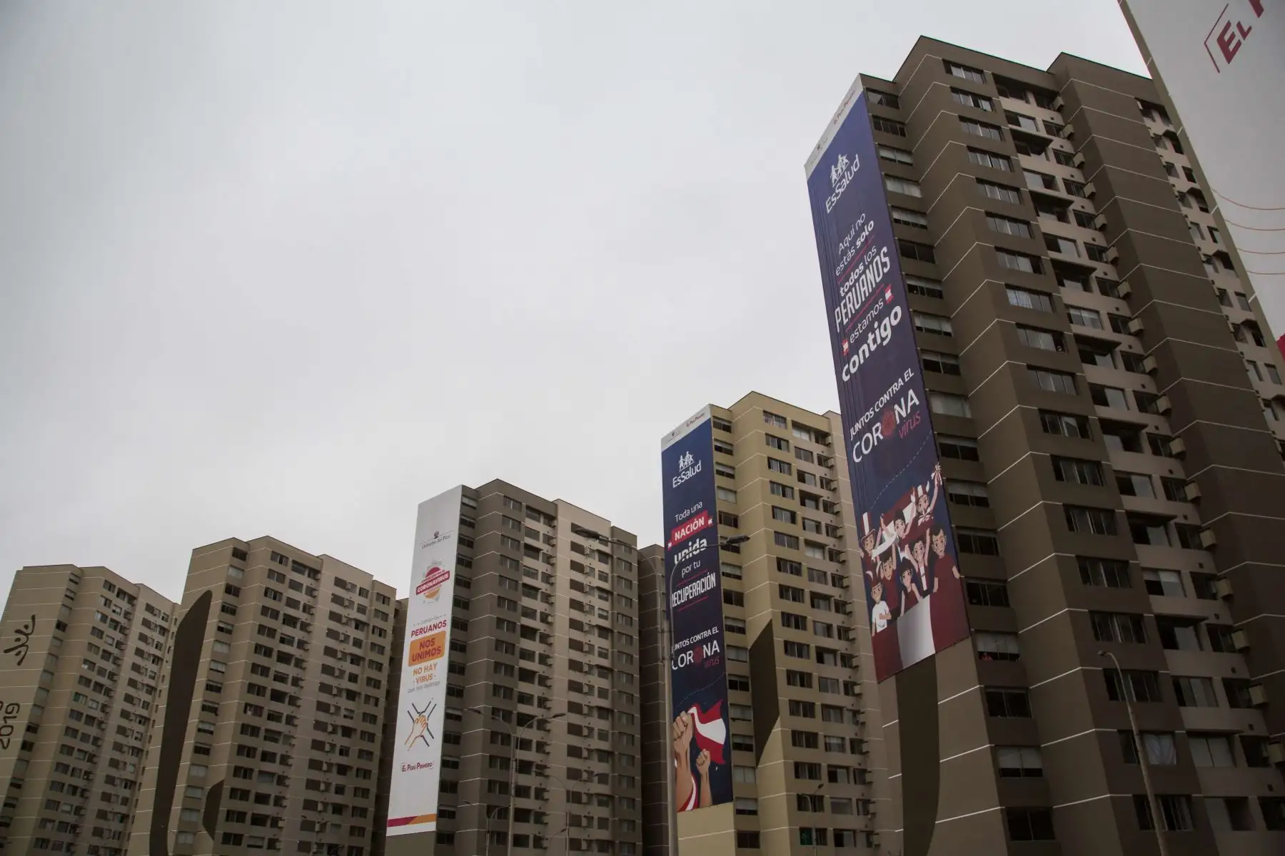 La villa de los Juegos Panamericanos 2019, transformada en tiempo récord de albergue de deportistas de elite a baluarte contra la pandemia para miles de contagiados. Foto: EFE
