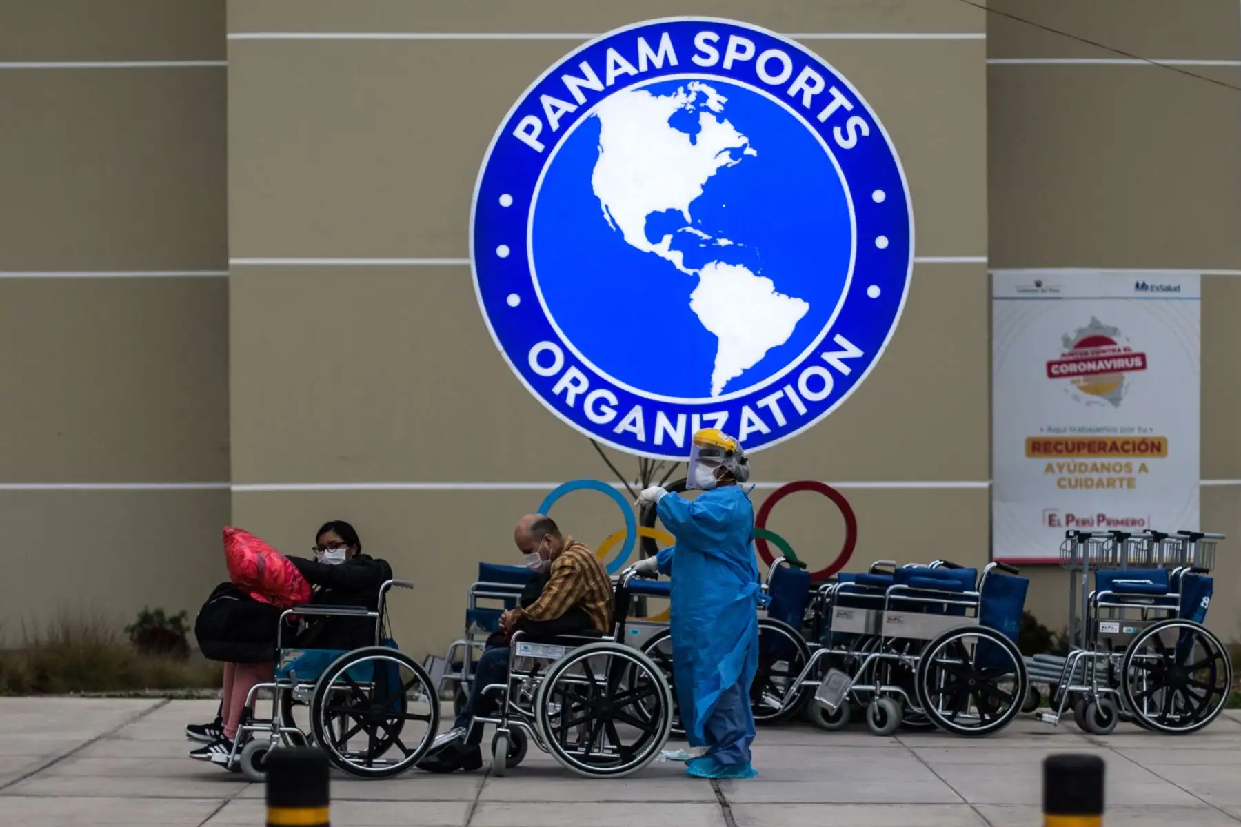 La villa de los Juegos Panamericanos 2019, transformada en tiempo récord de albergue de deportistas de elite a baluarte contra la pandemia para miles de contagiados. Foto: EFE