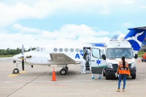 Empresarios financian avión ambulancia para trasladar a Lima a médicos contagiados con covid-19 en la región Loreto.