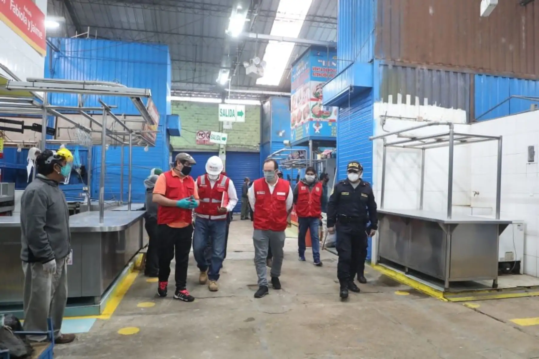 Ministerio de la Produccin supervisa el mercado Caquetá, en San Martín de Porres para verificar el cumplimiento de medidas de bioseguridad para su reapertura.
Foto: Produce