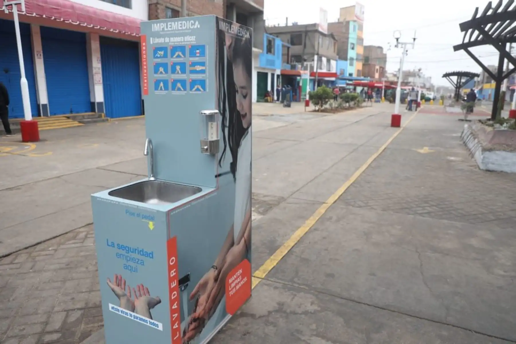Ministerio de la Produccin supervisa el mercado Caquetá, en San Martín de Porres para verificar el cumplimiento de medidas de bioseguridad para su reapertura.
Foto: Produce
