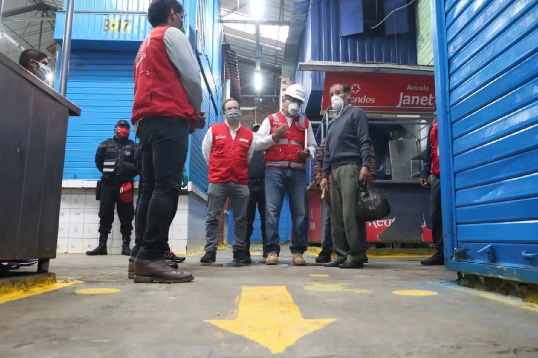 Ministerio de la Produccin supervisa el mercado Caquetá, en San Martín de Porres para verificar el cumplimiento de medidas de bioseguridad para su reapertura.
Foto: Produce