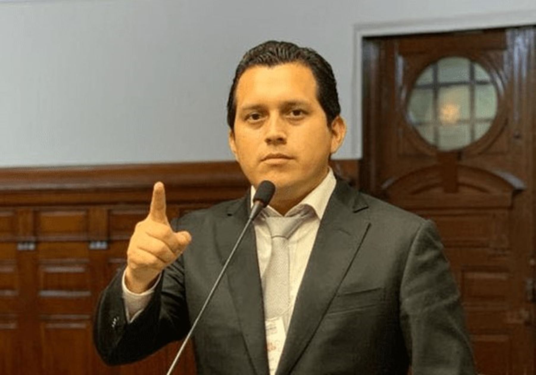 Congresista José Luna Morales, presidente de la Comisión de Defensa al Consumidor del Congreso.