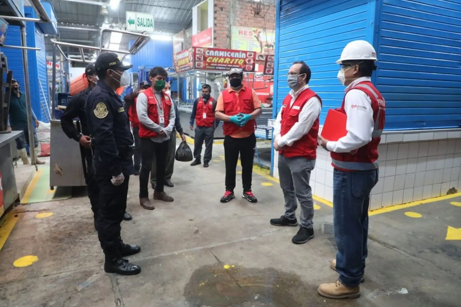 Ministerio de la Produccin supervisa el mercado Caquetá, en San Martín de Porres para verificar el cumplimiento de medidas de bioseguridad para su reapertura.
Foto: Produce