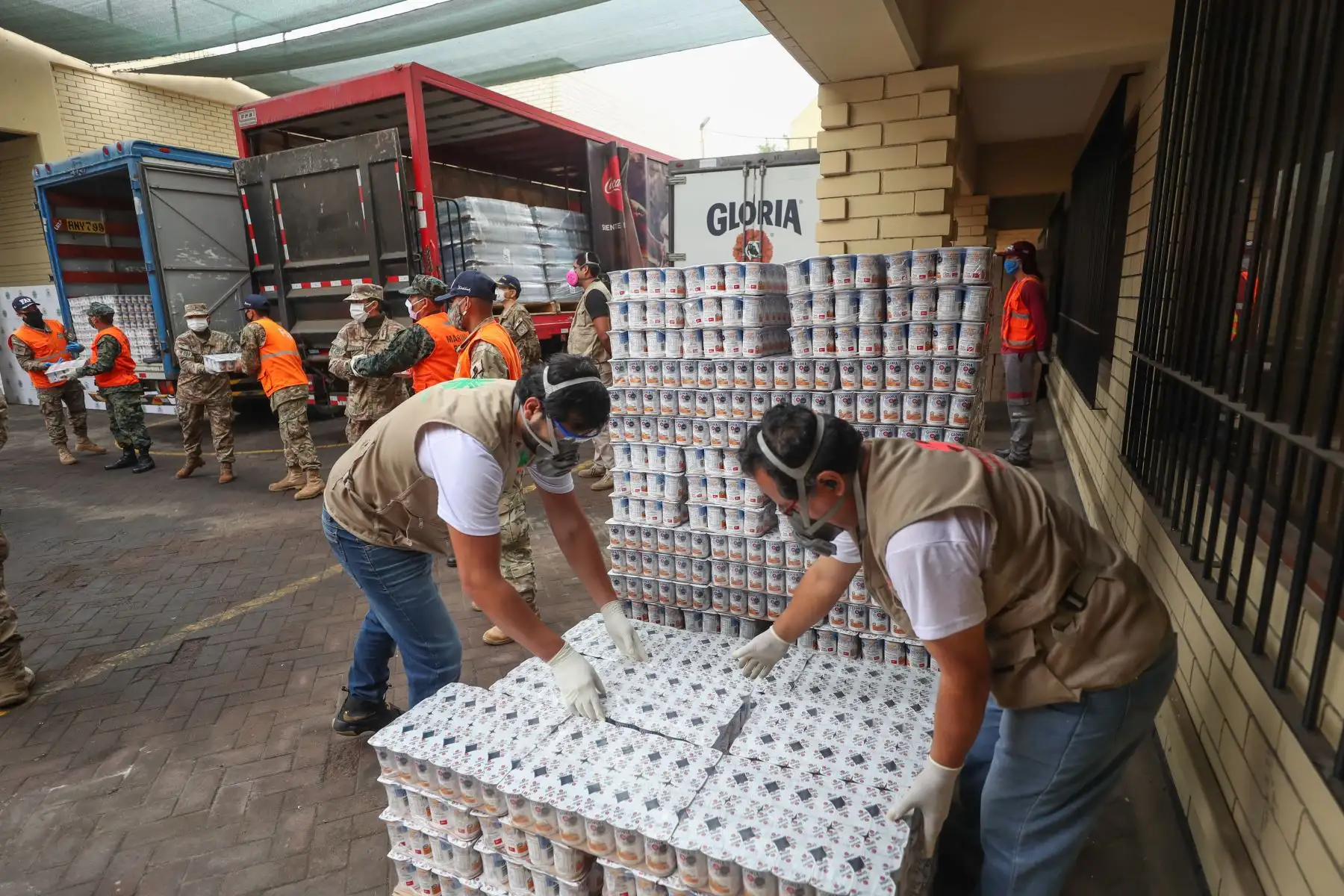 Ministro de Defensa participa en el relanzamiento de la campaña “ Ayúdanos a ayudar “, promovida por el Mindef, Caritas del Peru, America Tv y canal N  que recauda fondos para armar canastas de víveres para apoyar a familias vulnerables durante la emergencia por covid -19.
Foto: Mindef